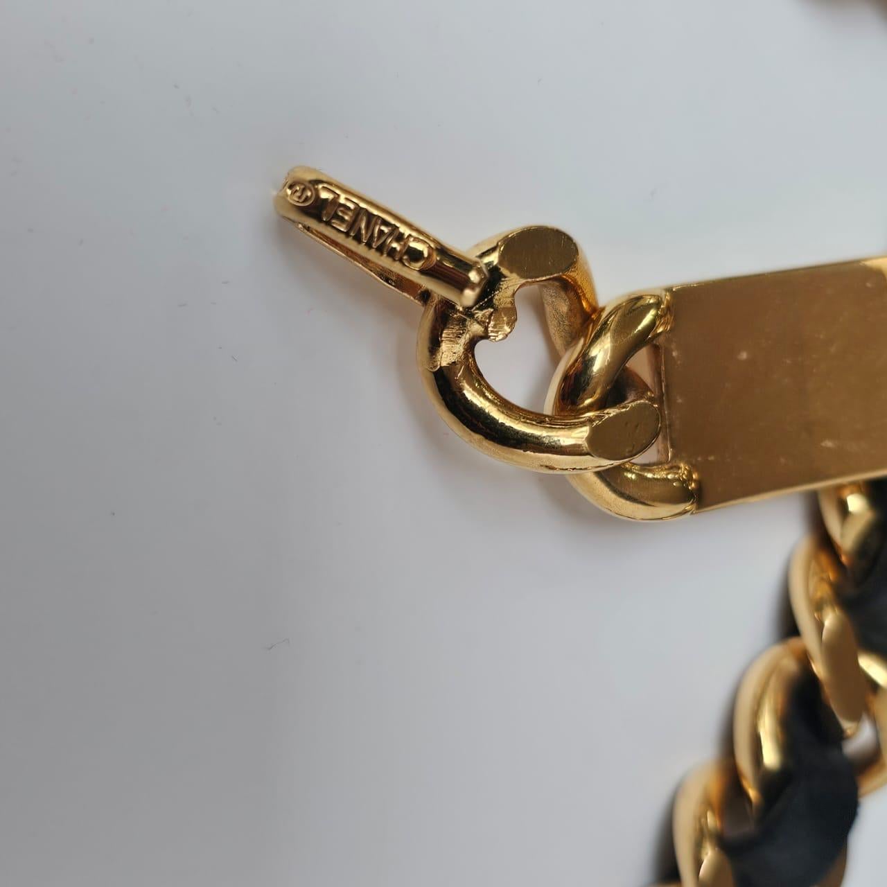 Classic vintage chain leather belt in 24k gold plated metal. Same model that is worn by Kylie Jenner. Light tarnishing on the hardware, minor rubbing on the leather. Comes as is. 