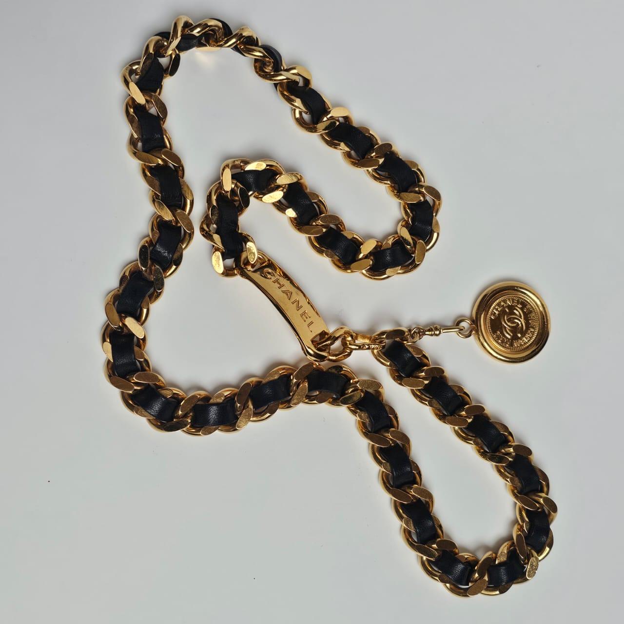 Vintage 1990s Chanel Gold Chain Leather Entwined Belt In Good Condition In Jakarta, Daerah Khusus Ibukota Jakarta