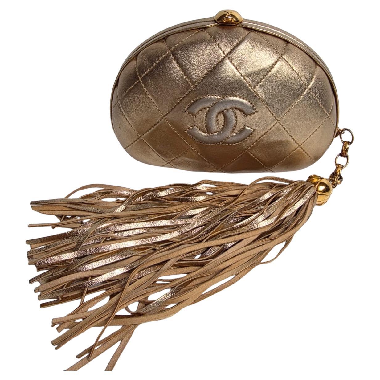 Vintage 1990 Chanel - Pochette en cuir d
agneau doré matelassée à pompon rond