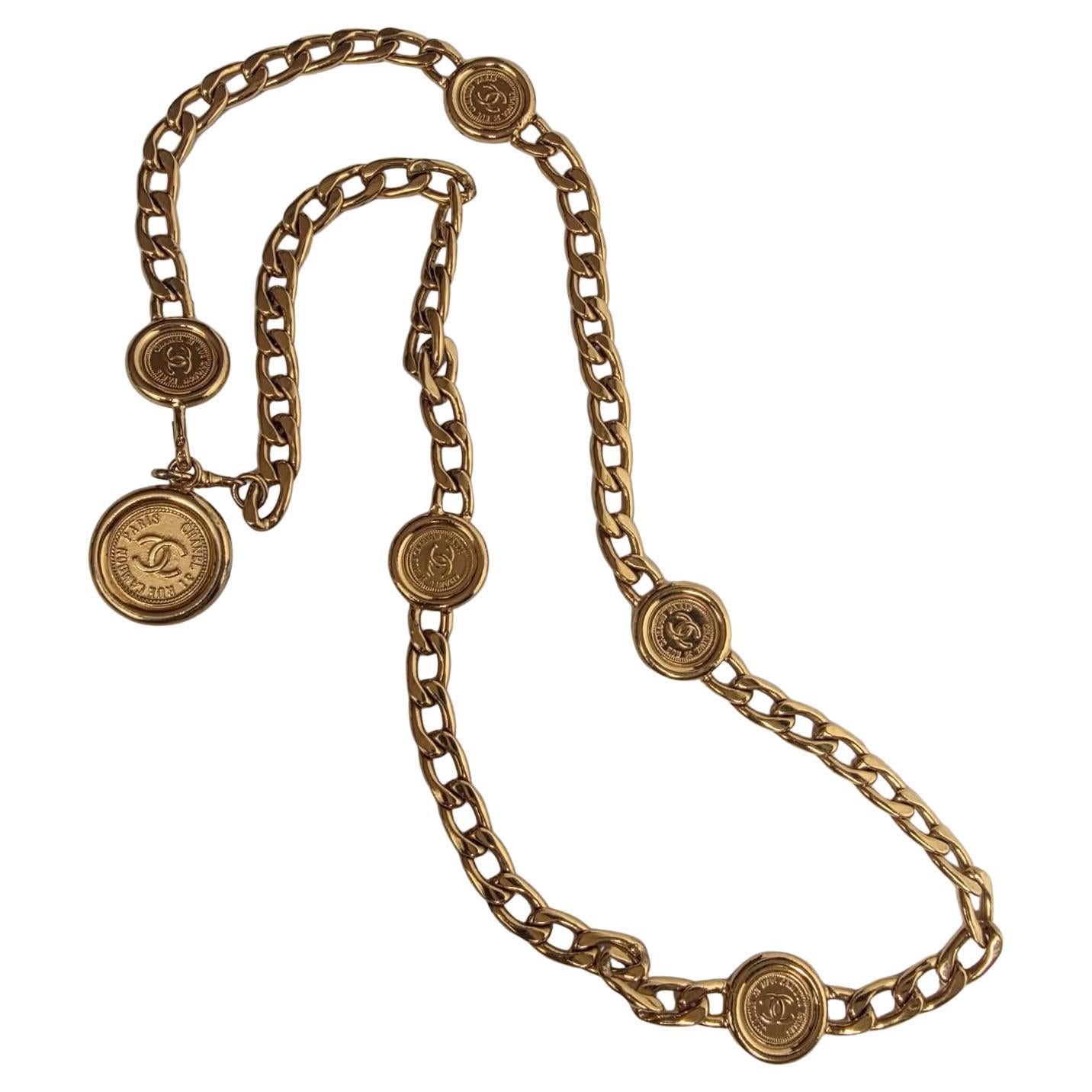 Vintage anni 
90 Chanel Cintura a catena con medaglione d
oro