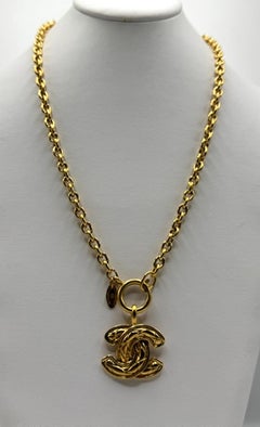 Vintage 1990s Chanel Gold Quilted CC Logo Pendant Necklace