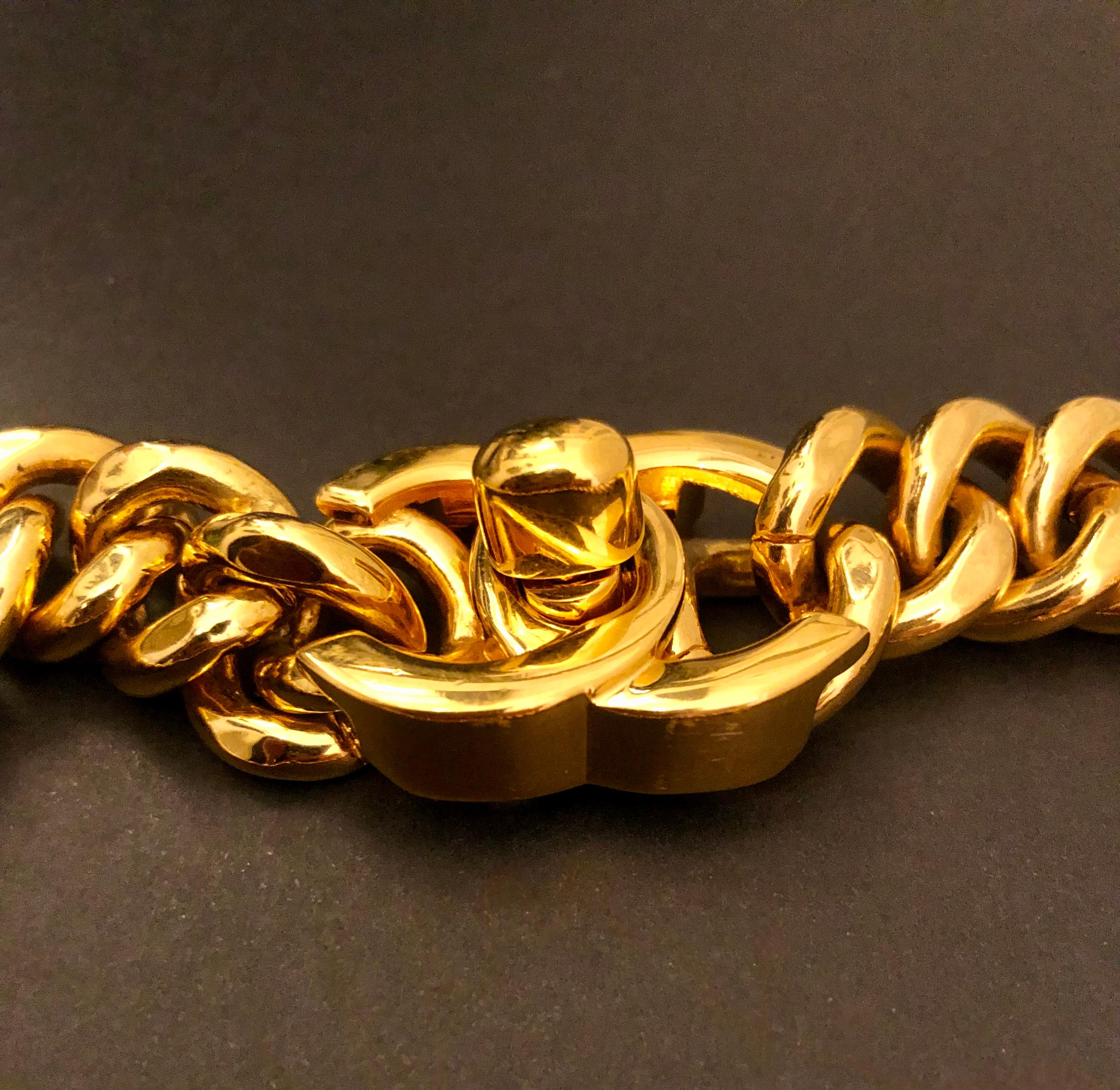 1996 Vintage CHANEL Gold Toned Turnlock Chain Necklace Turn Lock In Excellent Condition For Sale In Bangkok, TH