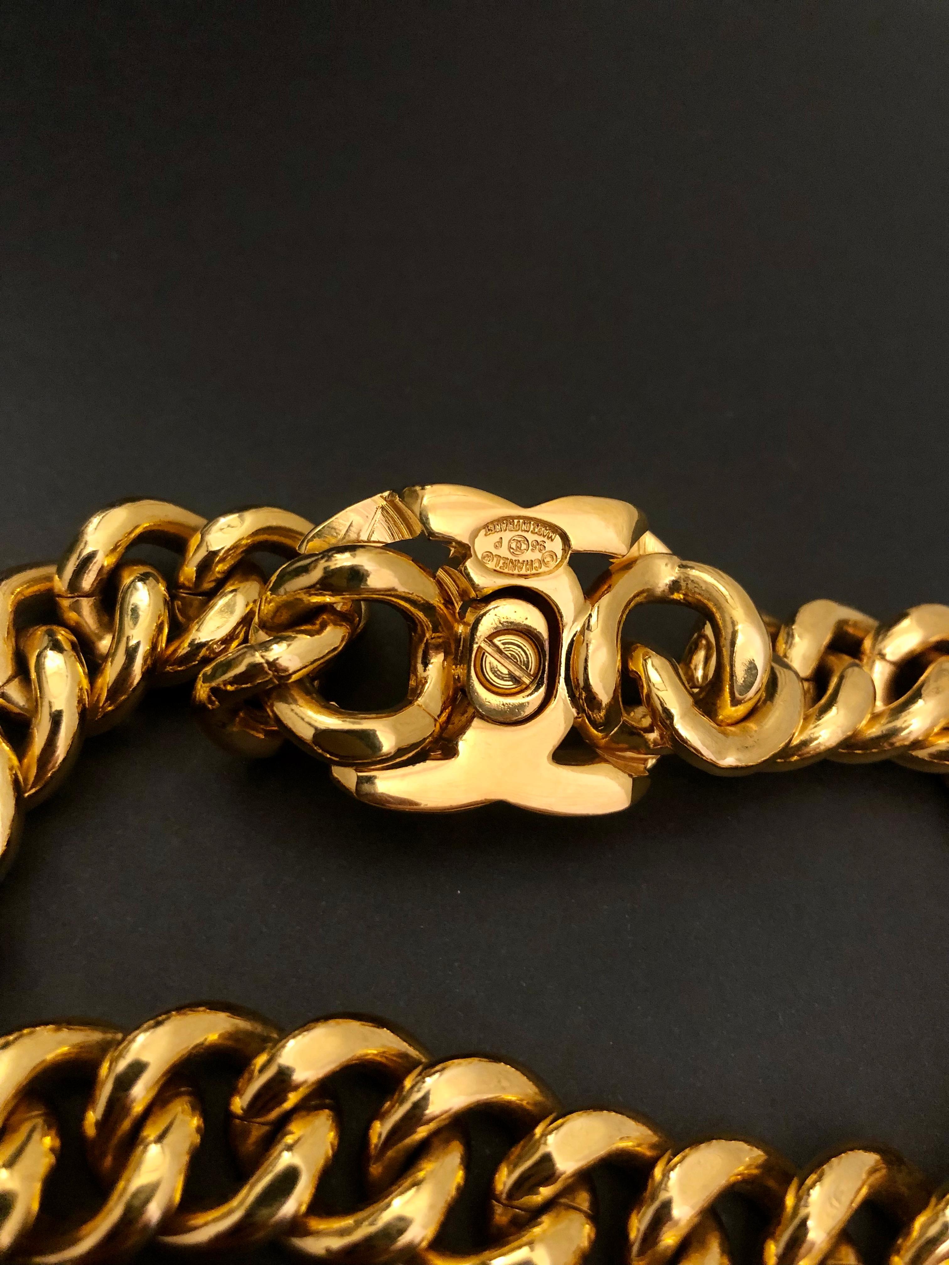 1996 Vintage CHANEL Gold Toned Turnlock Chain Necklace Turn Lock For Sale 1