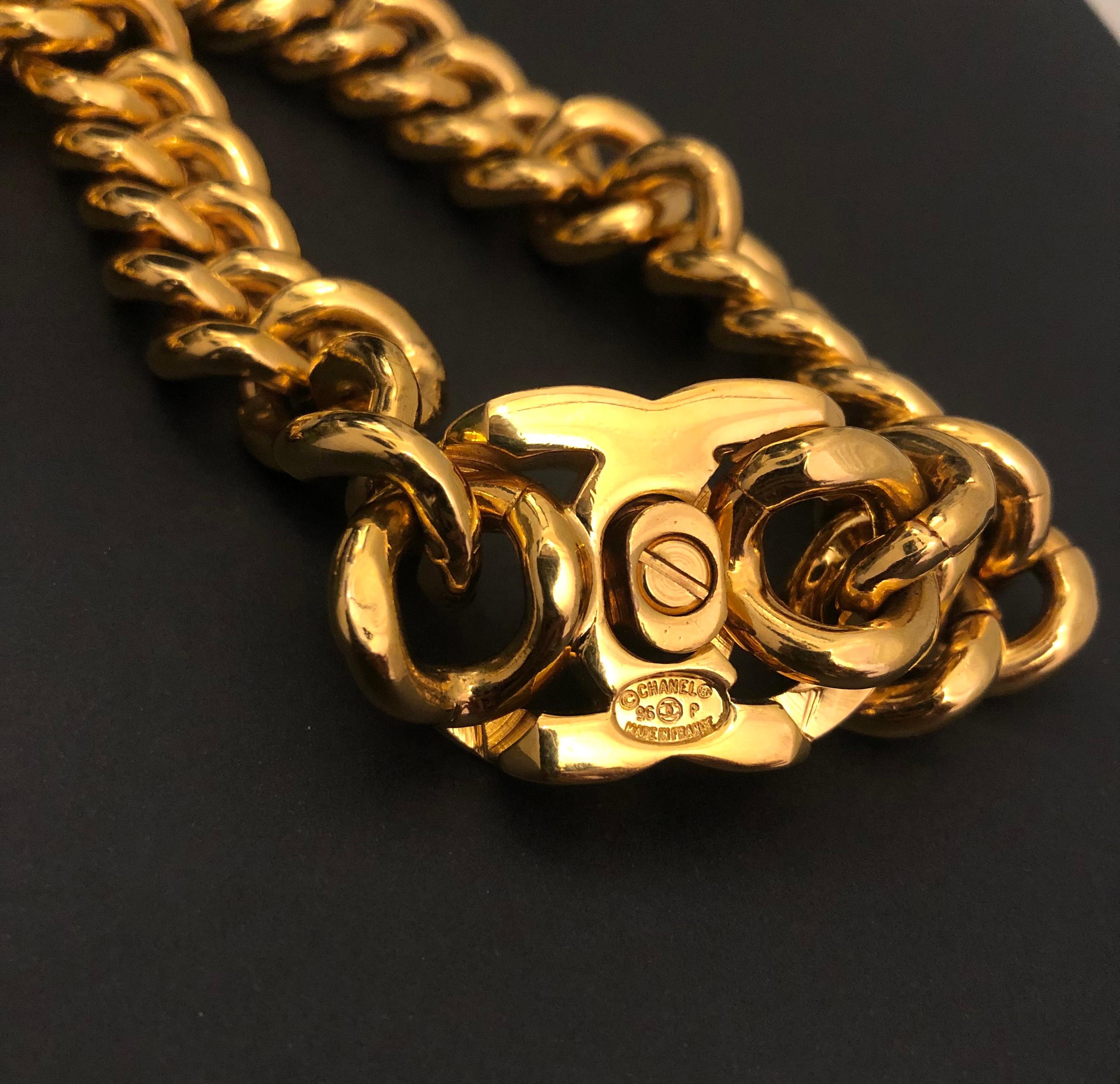 1996 Vintage CHANEL Gold Toned Turnlock Chain Necklace Turn Lock For Sale 2