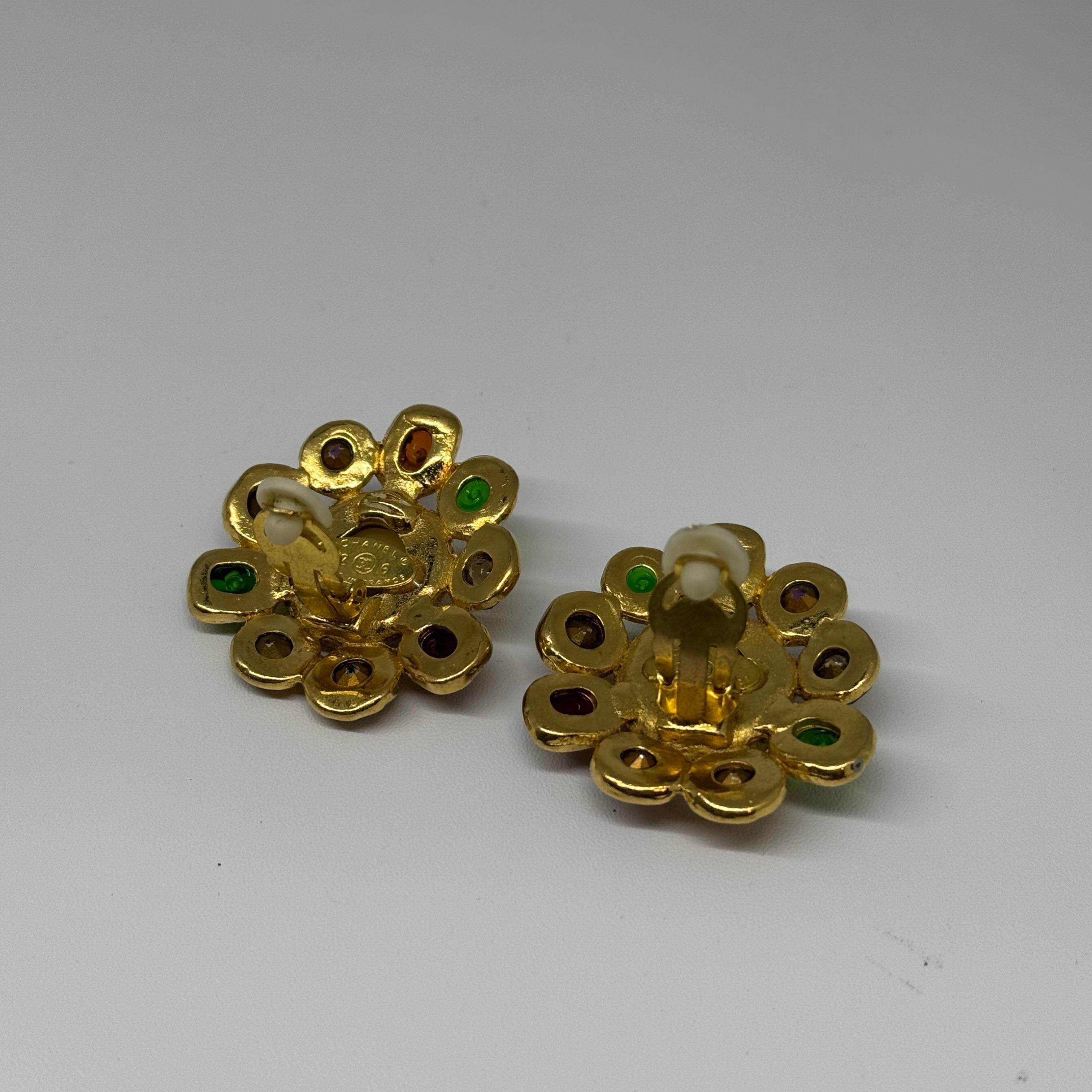 Vintage 1990s Chanel Gripoix Clip On Earrings In Good Condition In Jakarta, Daerah Khusus Ibukota Jakarta