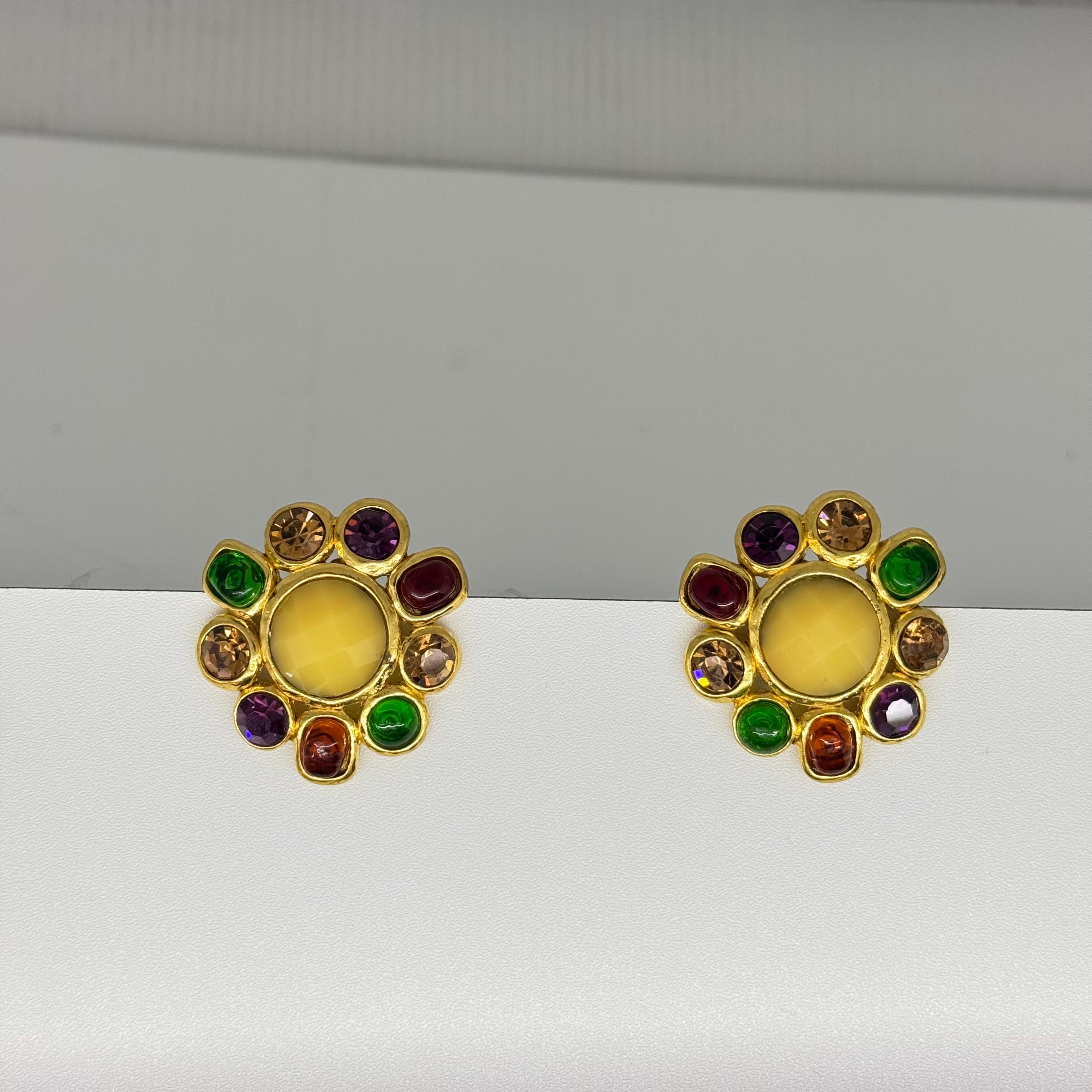 Vintage 1990s Chanel Gripoix Clip On Earrings 4