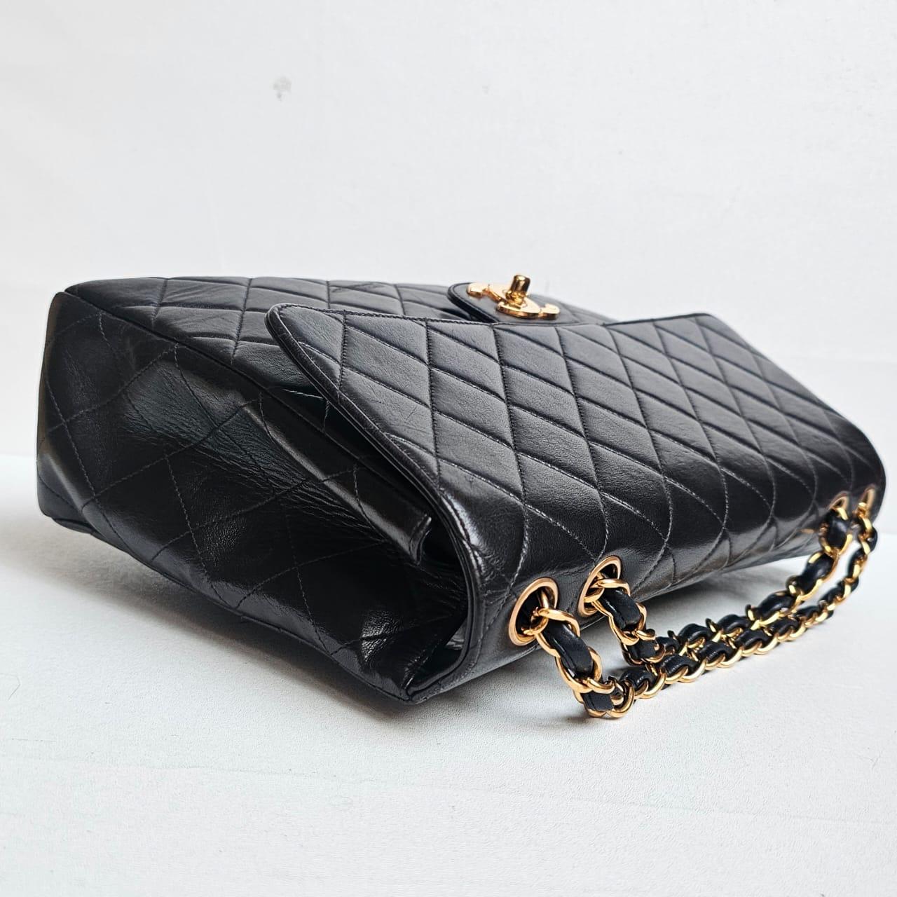 Vintage 1990s Chanel Jumbo Lambskin Quilted Jumbo Flap Bag In Good Condition For Sale In Jakarta, Daerah Khusus Ibukota Jakarta