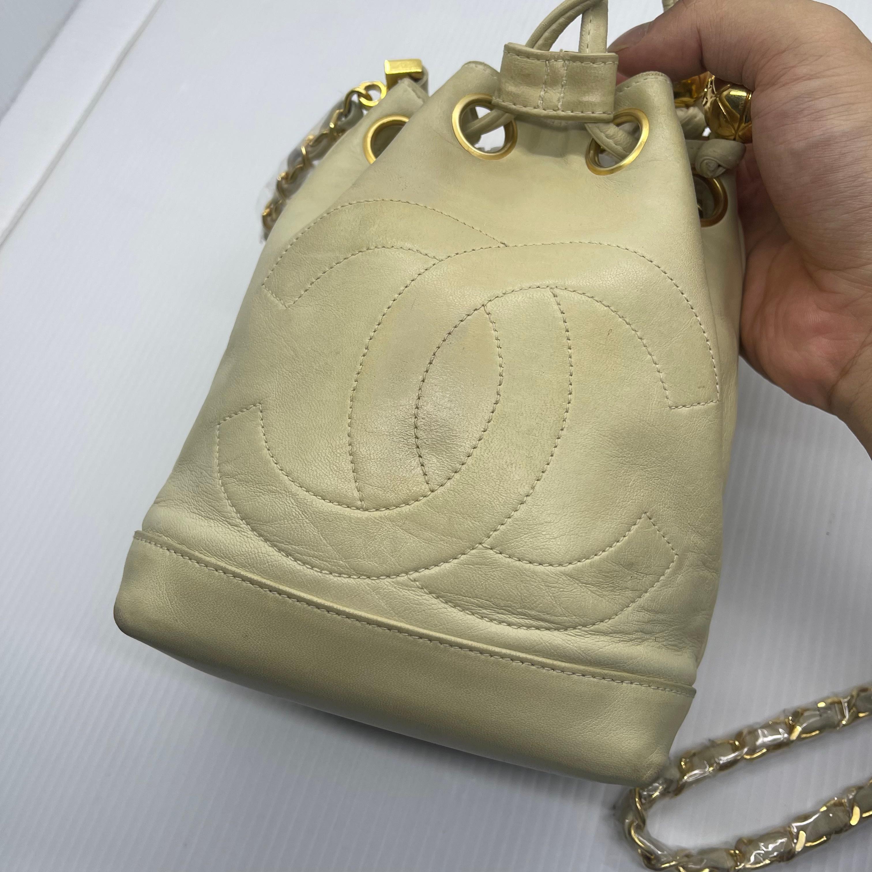 Vintage 1990s Chanel Mini Cream Lambskin CC Quilted Drawstring Bucket Bag For Sale 9