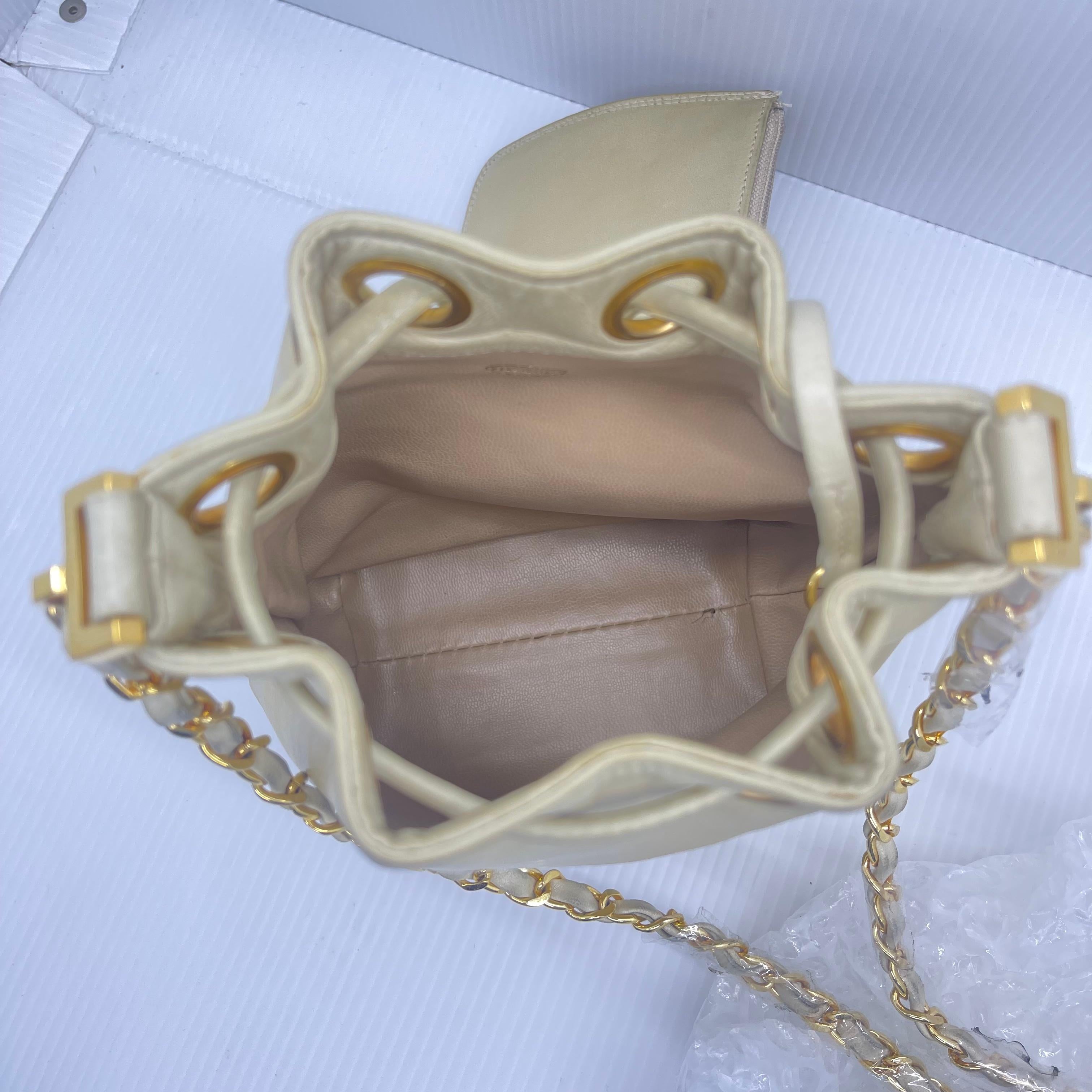Vintage 1990s Chanel Mini Cream Lambskin CC Quilted Drawstring Bucket Bag For Sale 3
