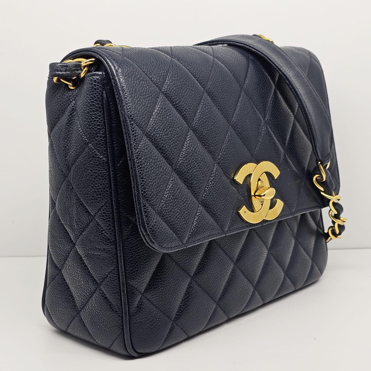 Vintage 1990s Chanel Navy Caviar Quilted Square Flap Bag In Good Condition In Jakarta, Daerah Khusus Ibukota Jakarta
