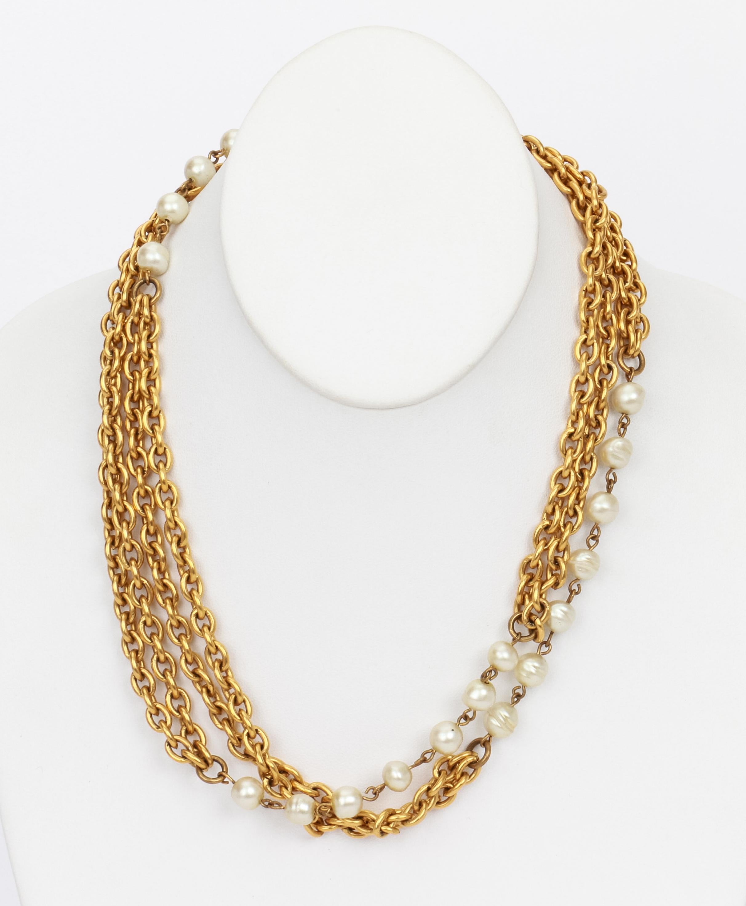 Vintage 1990er Chanel Sautoir Gold Perlenkette Halskette im Zustand „Gut“ im Angebot in West Hollywood, CA