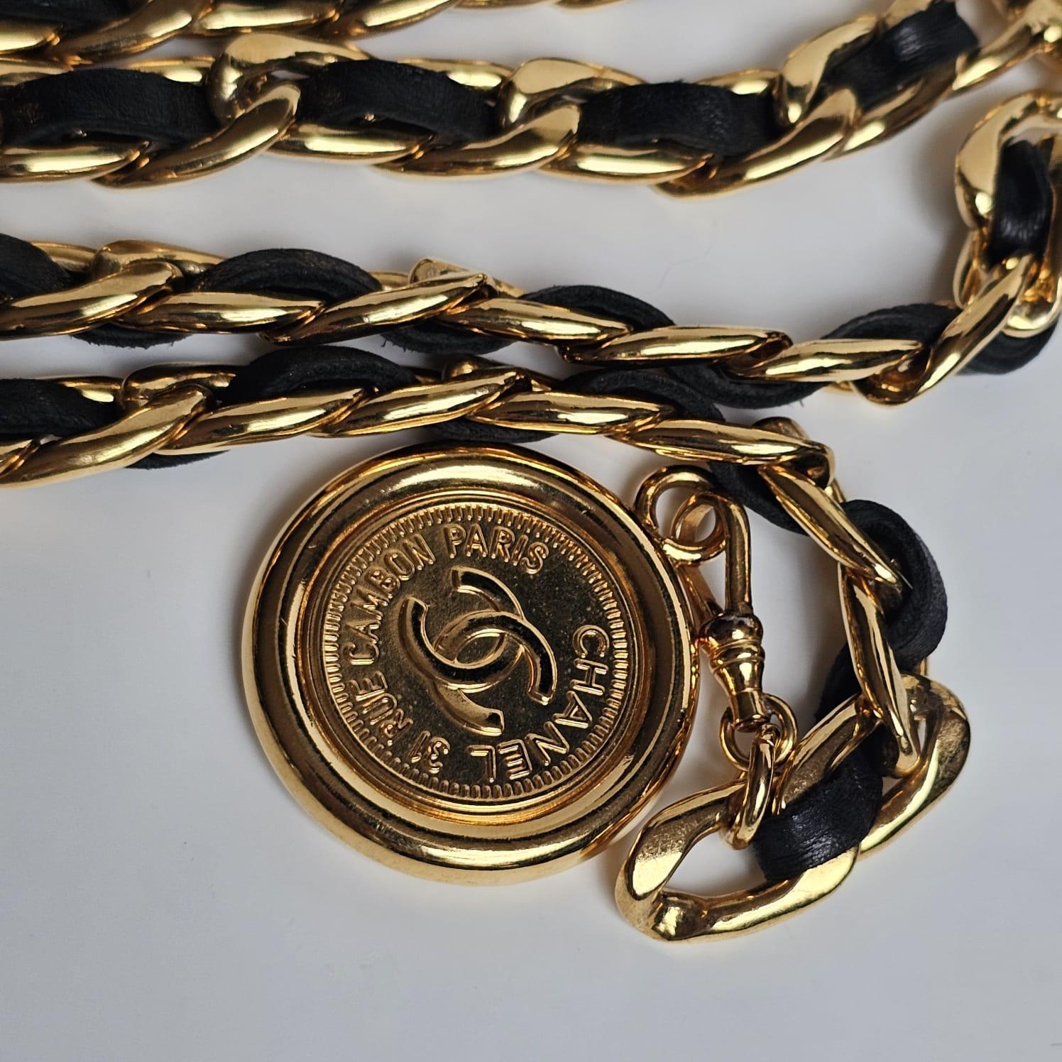 Vintage 1990s Chanel Triple Layered Medallion Belt In Good Condition In Jakarta, Daerah Khusus Ibukota Jakarta