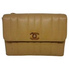 Sac à rabat vintage Chanel Vertical Quilt Caramel Caviar des années 1990