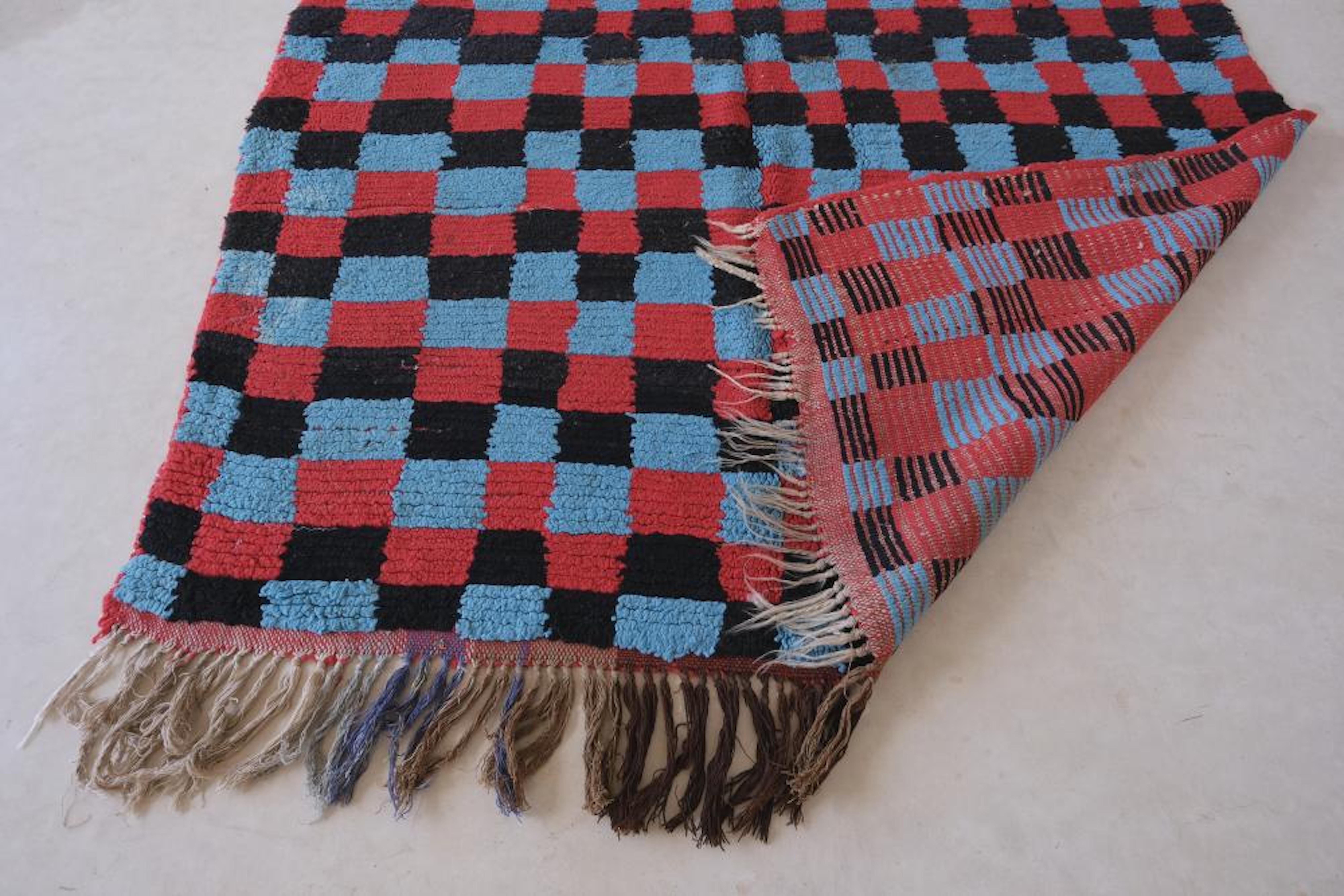 Alfombra Boujaad marroquí vintage de los 90 a cuadros en Bueno estado para la venta en Los Angeles, CA