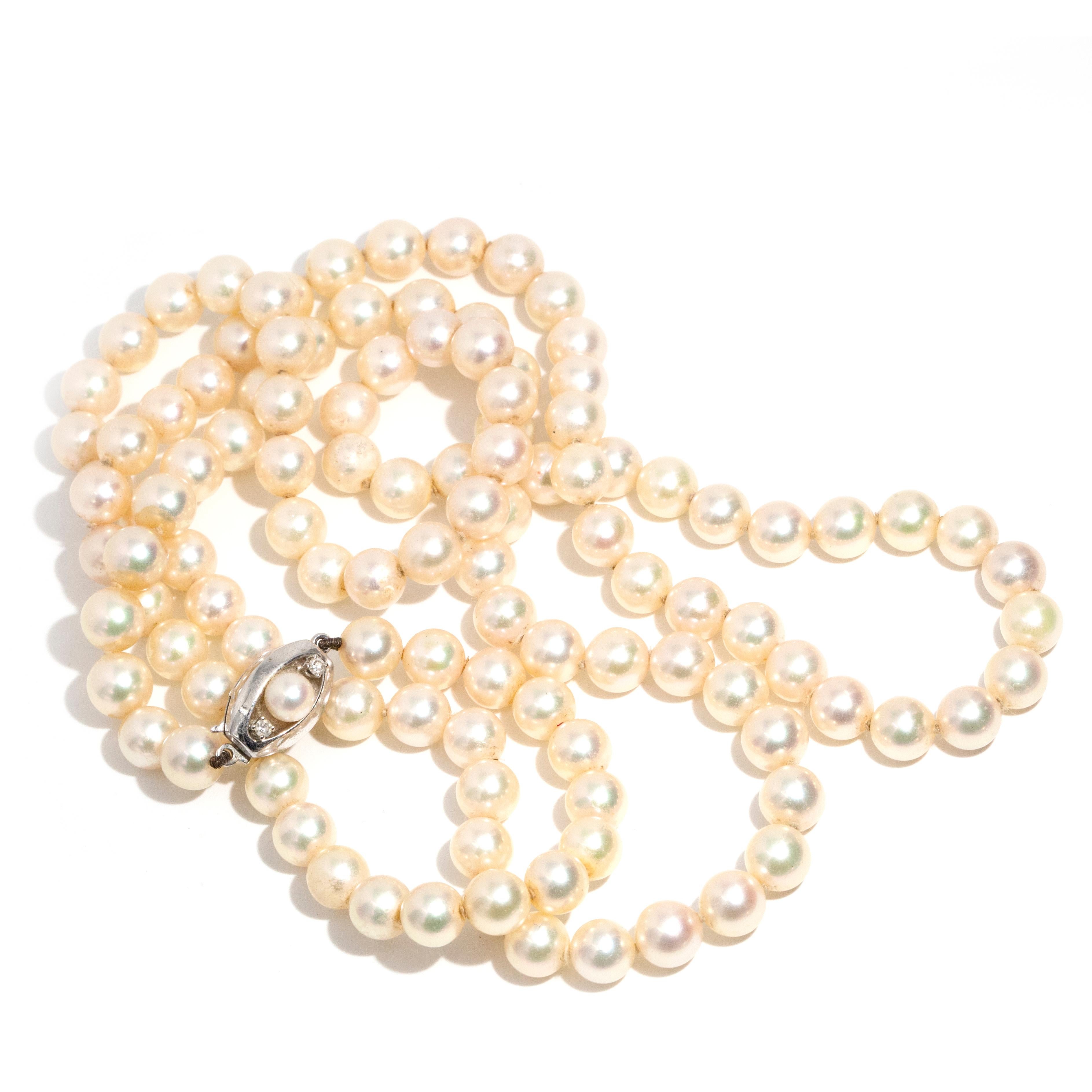 Modern Vintage 1990s Cultured High Lustre Cream Colour Akoya Pearl Strand Necklace
