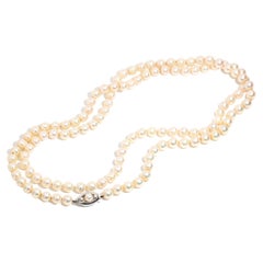 Vintage 1990s Cultured High Lustre Cream Colour Akoya Pearl Strand Necklace