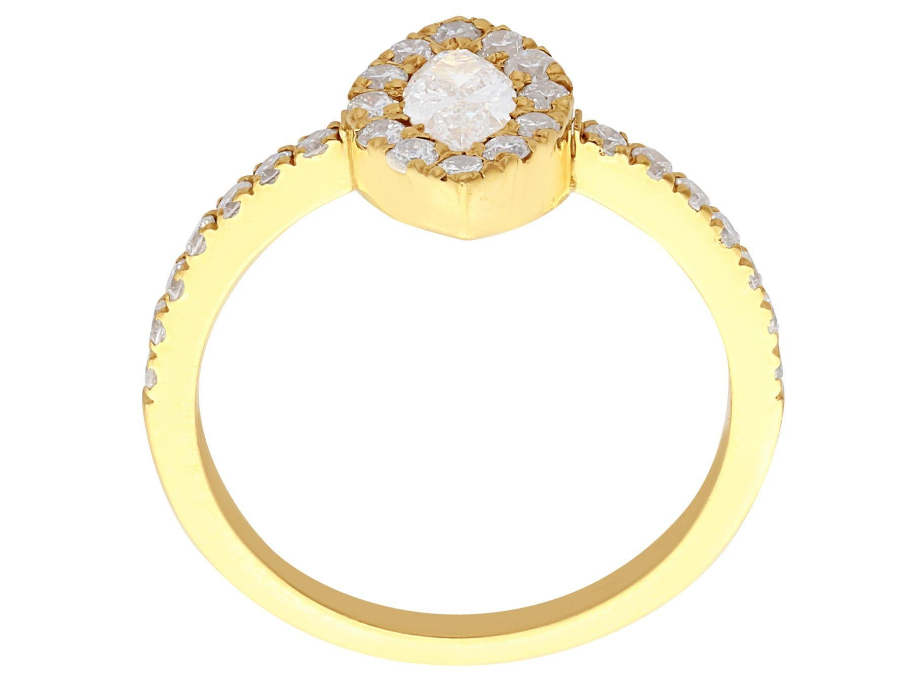 Vintage 0,82 Karat Diamant und 18K Gelbgold Cluster Ring im Angebot 1