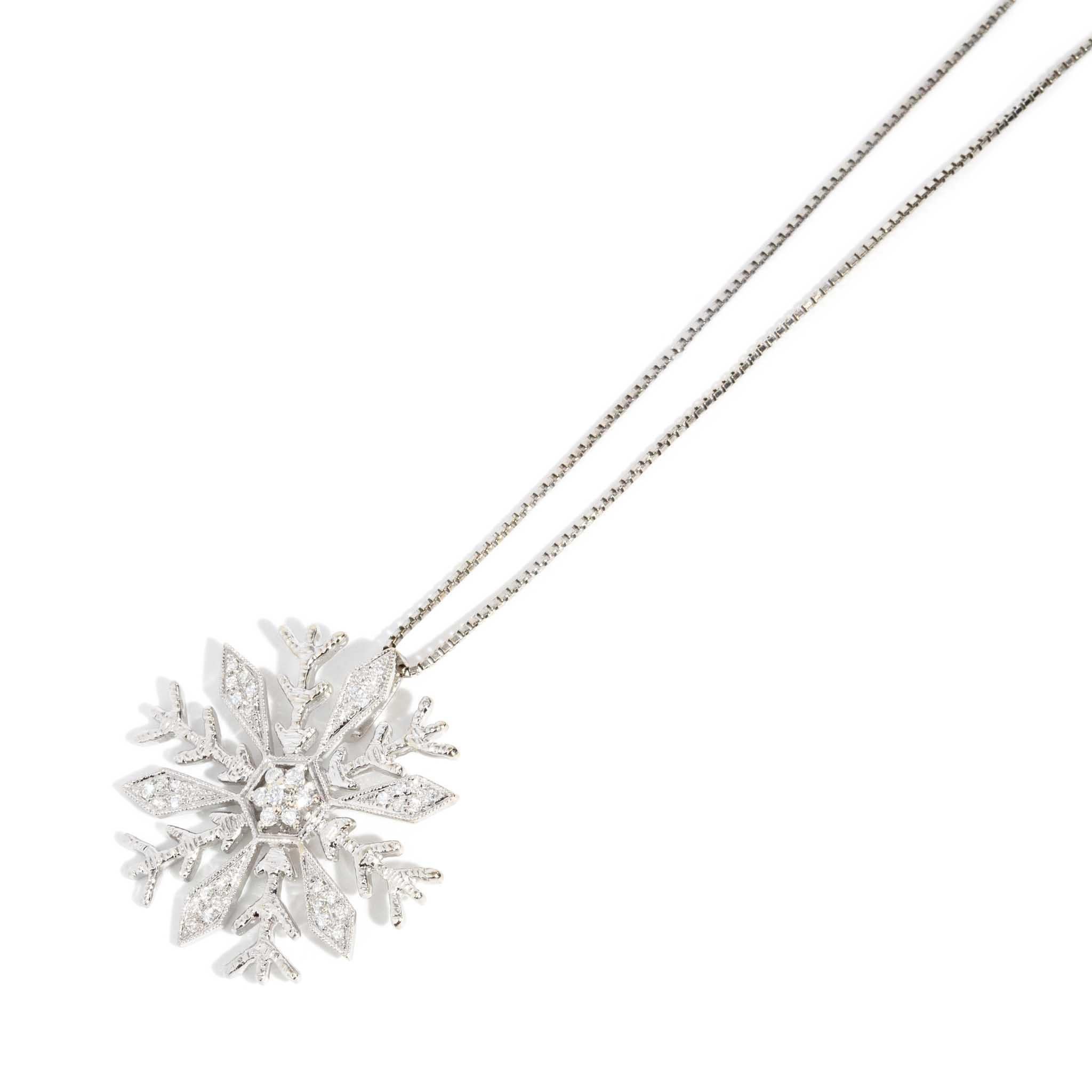 Vintage 1990s Diamond Snowflake Pendant & Chain 18 Carat White Gold In Good Condition For Sale In Hamilton, AU