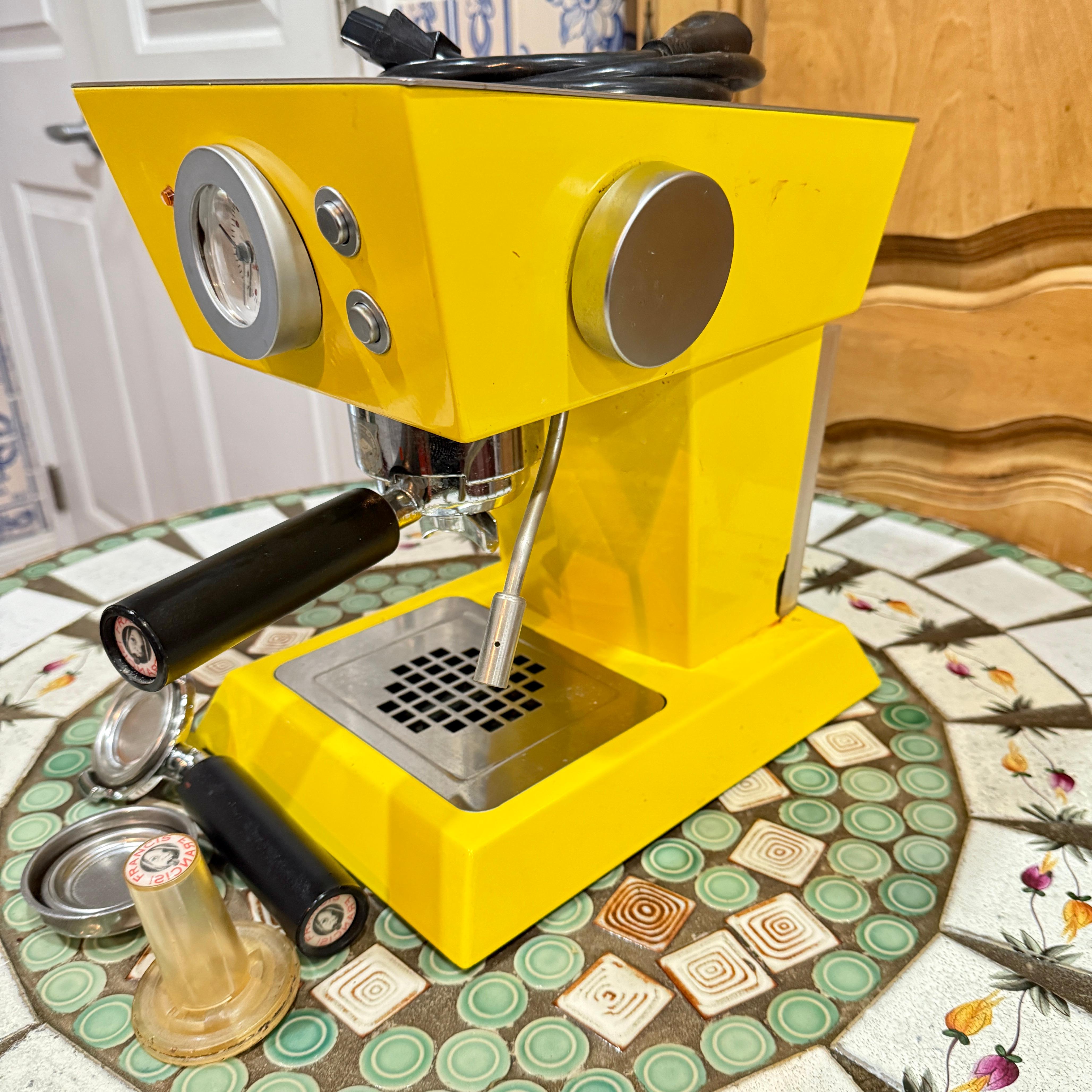 Vintage 1990er FRANCIS FRANCIS X5 Italienische Espressomaschine, kanariengelb im Zustand „Gut“ im Angebot in Philadelphia, PA