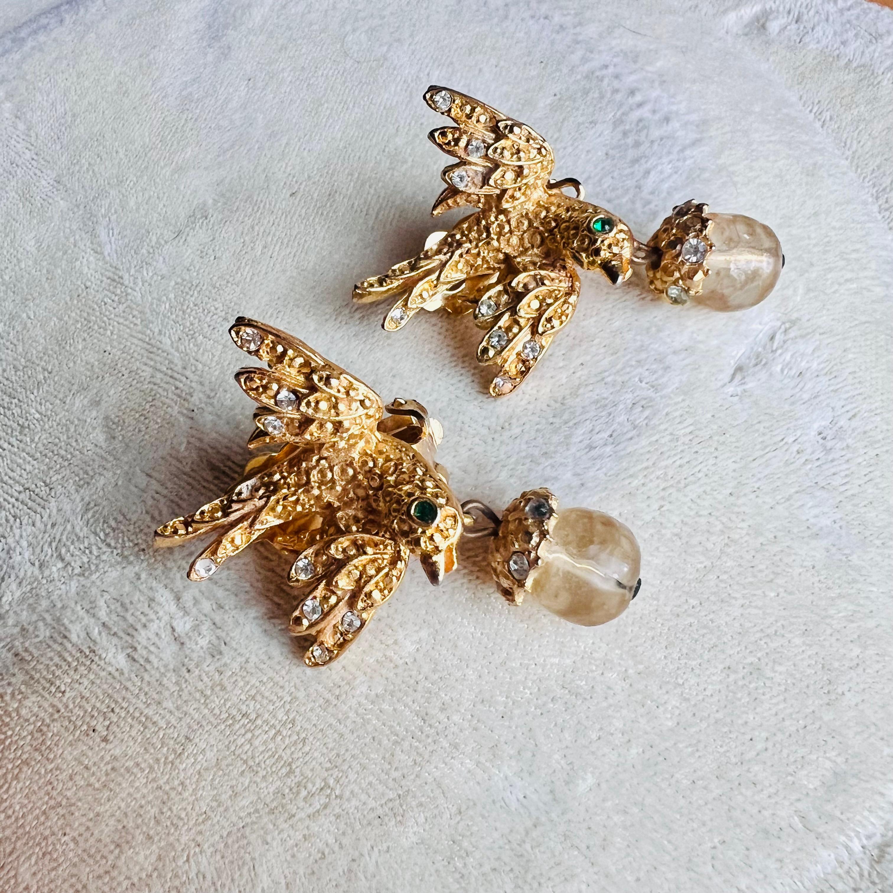 Vintage 1990s Gerard Yosca Bird Earrings Gripoix Clip-On In Good Condition For Sale In Hyattsville, MD