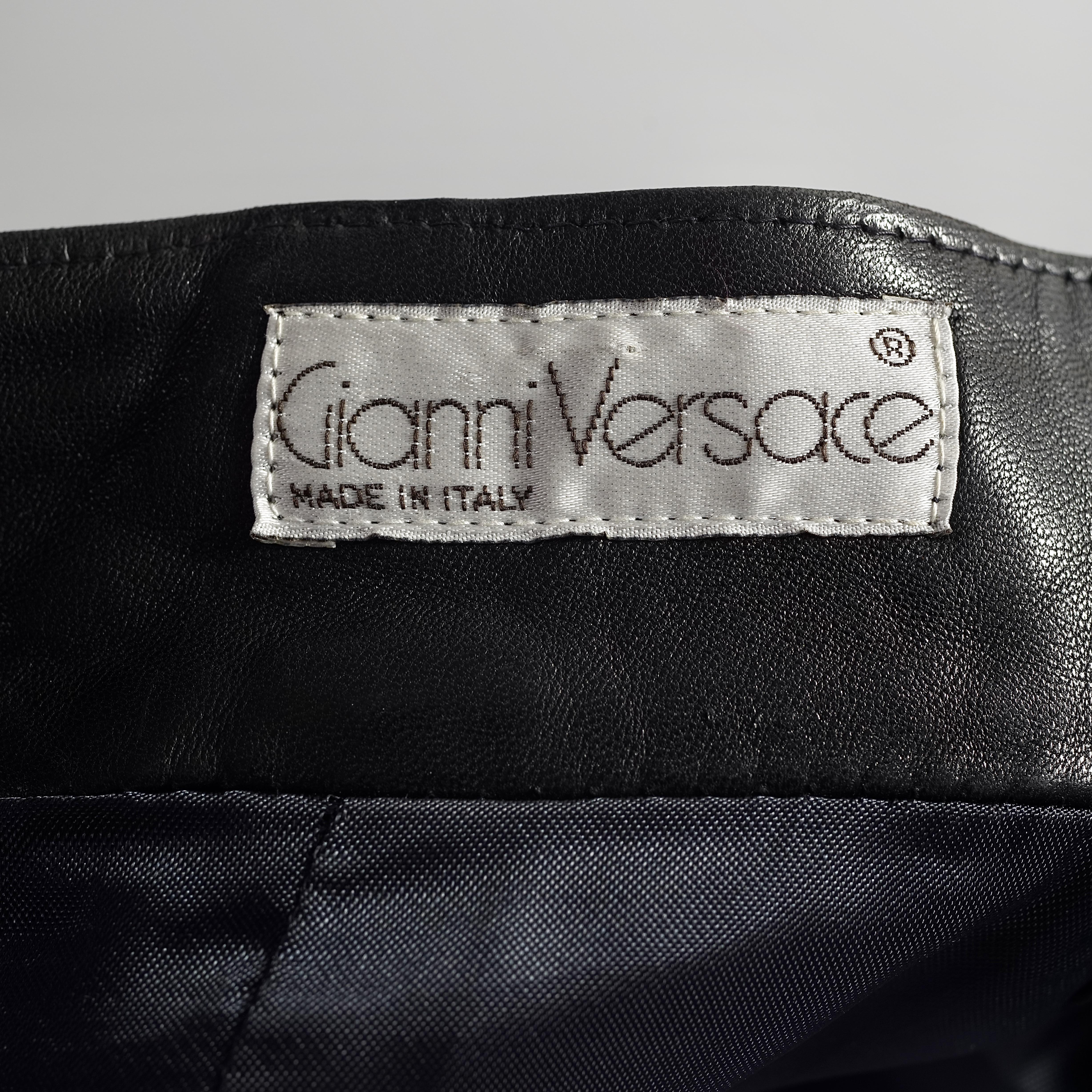 Vintage 1990s GIANNI VERSACE Black Quilted Leather Skirt For Sale 3
