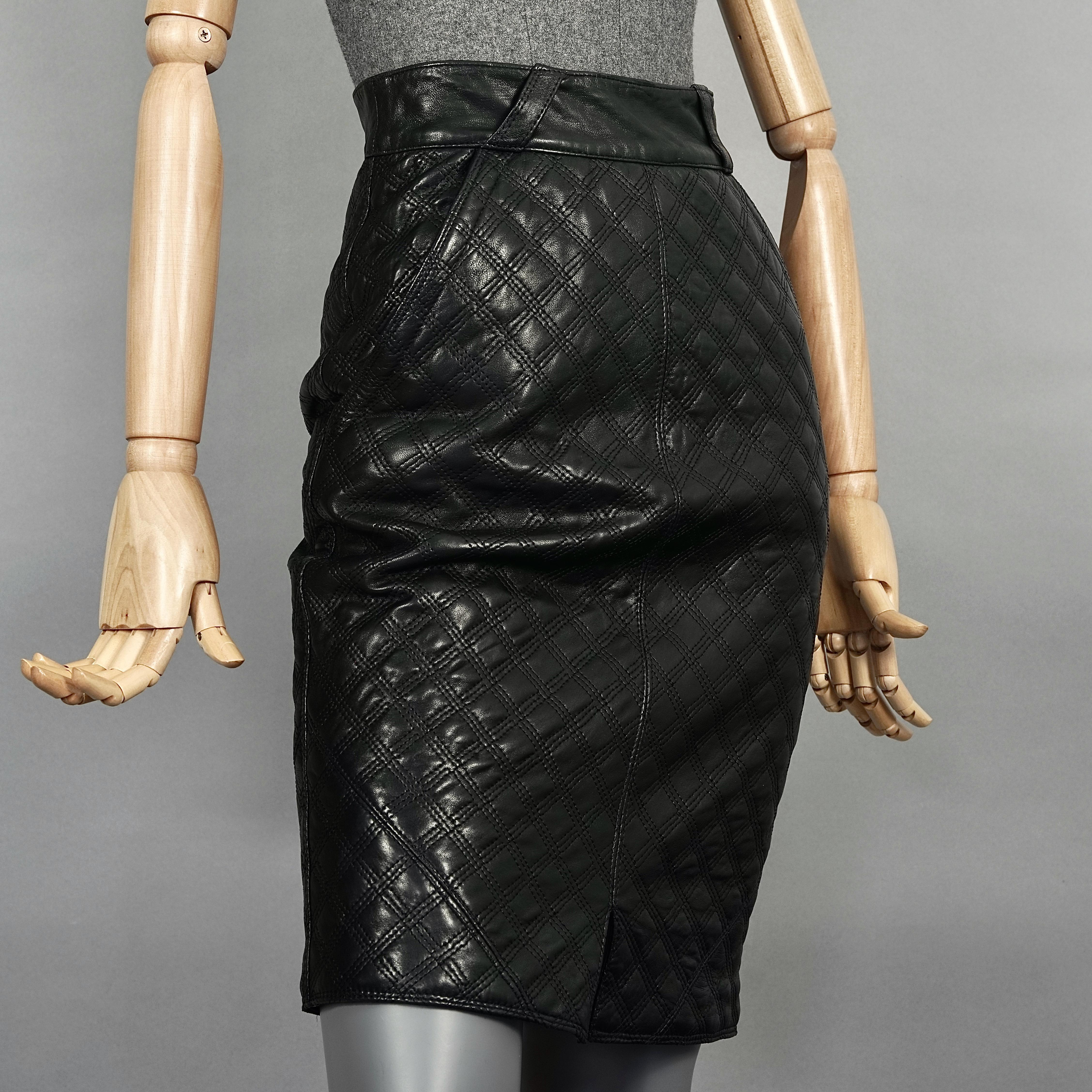 Vintage 1990s GIANNI VERSACE Black Quilted Leather Skirt

Measurements taken laid flat, please double waist and hips:
Waist: 12.60 inches (32 cm)
Hips: 17.32 inches (44 cm)
Length: 22.83 inches (58 cm)

Features:
- 100% Authetntic GIANNI VERSACE.
-