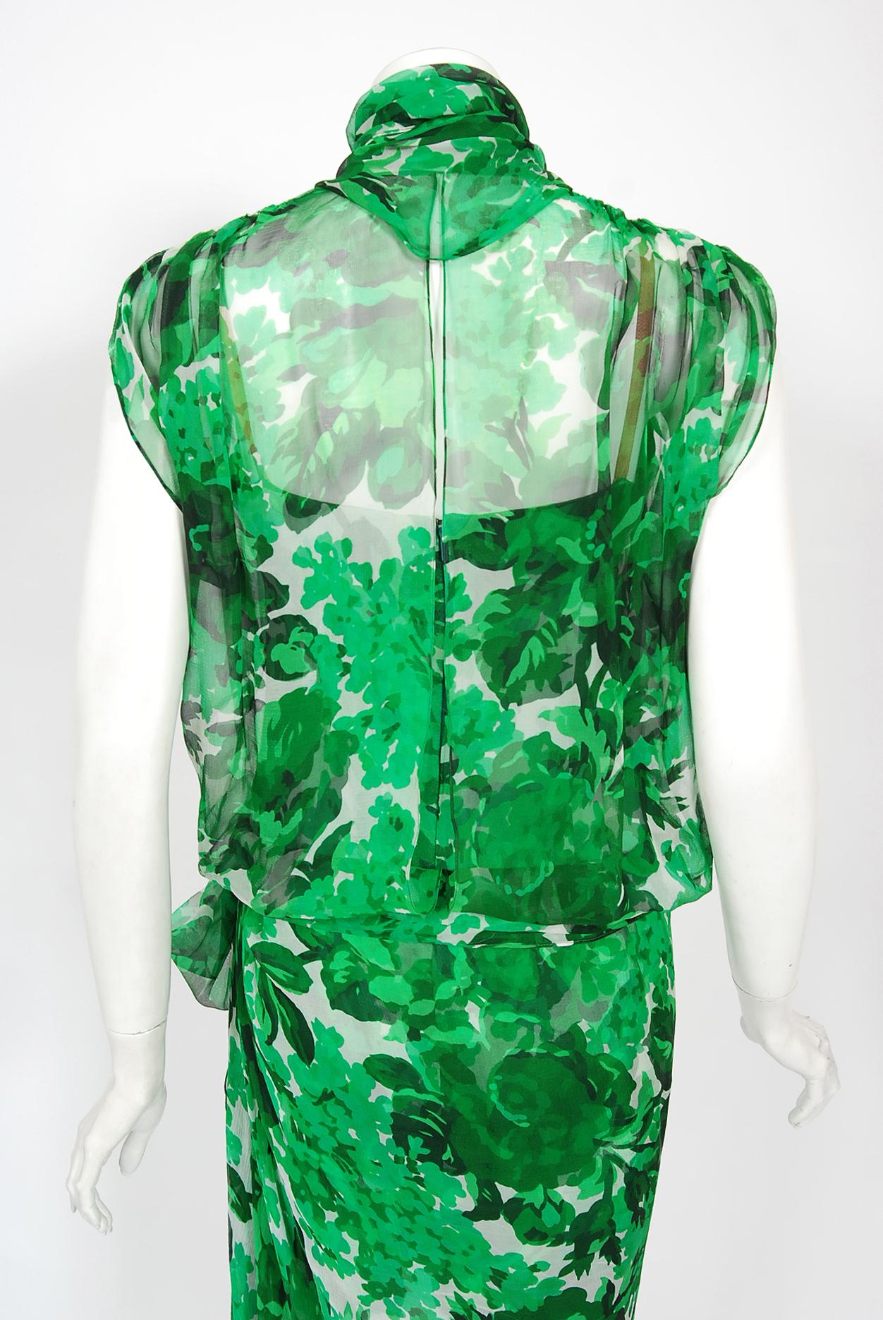 Givenchy Paris - Robe drapée en mousseline de soie à imprimé floral vert, années 1990 en vente 9