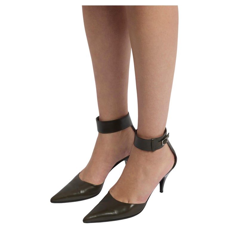 Vintage 1990's Gucci By Tom Ford Dark Green Pointed Kitten Heels For Sale  at 1stDibs