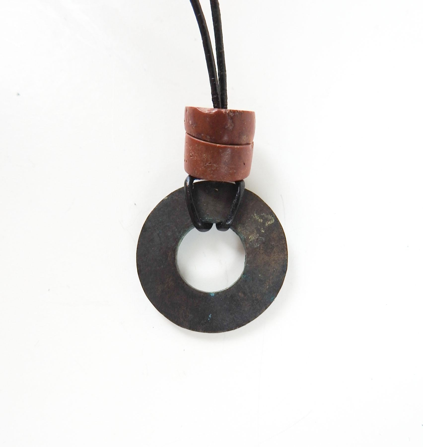 Américain Studio d'artiste de suspension vintage en bronze martelé avec cercle, années 1990 en vente