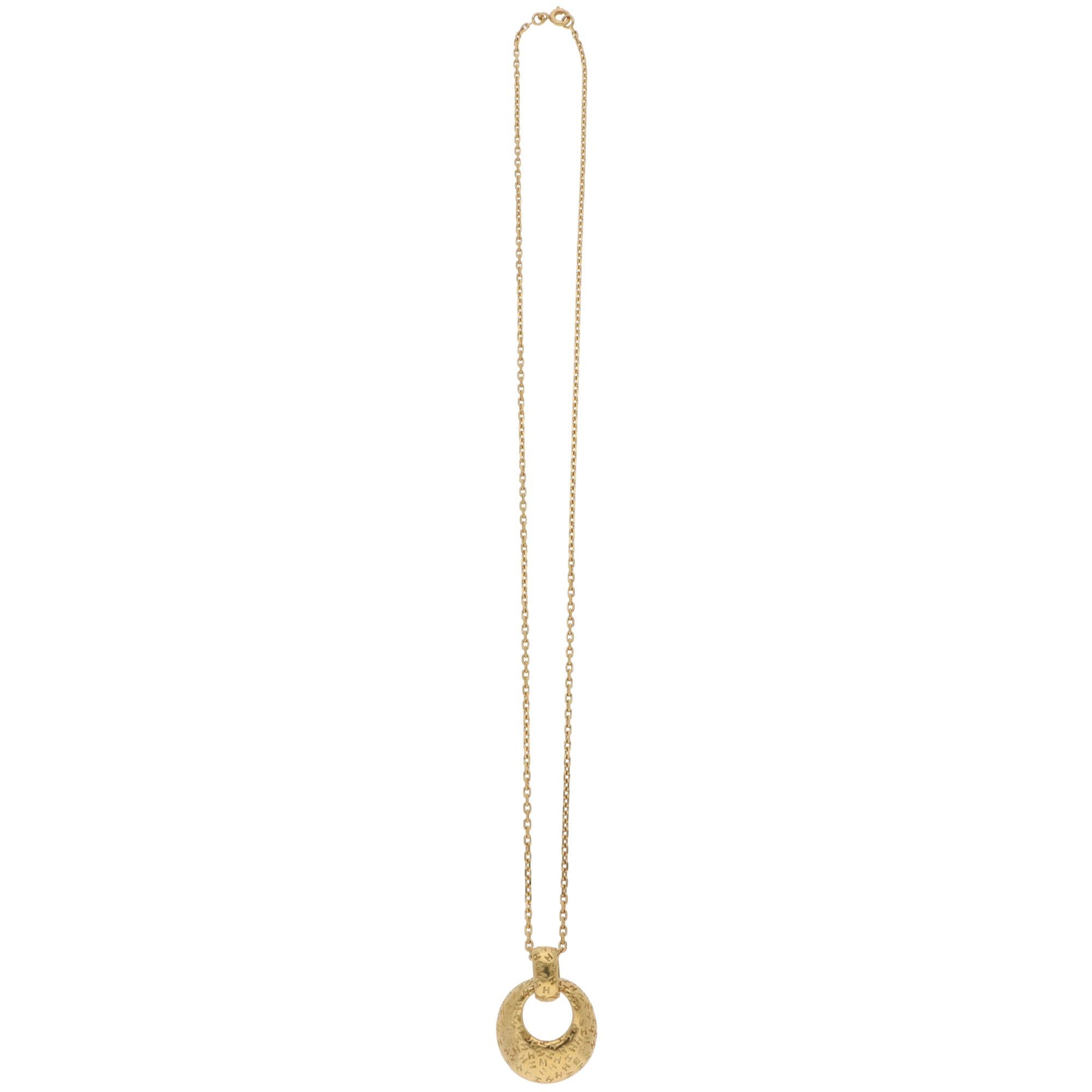 Women's or Men's Vintage 1990's Hermès Open Circle Pendant Necklace in Yellow Gold For Sale