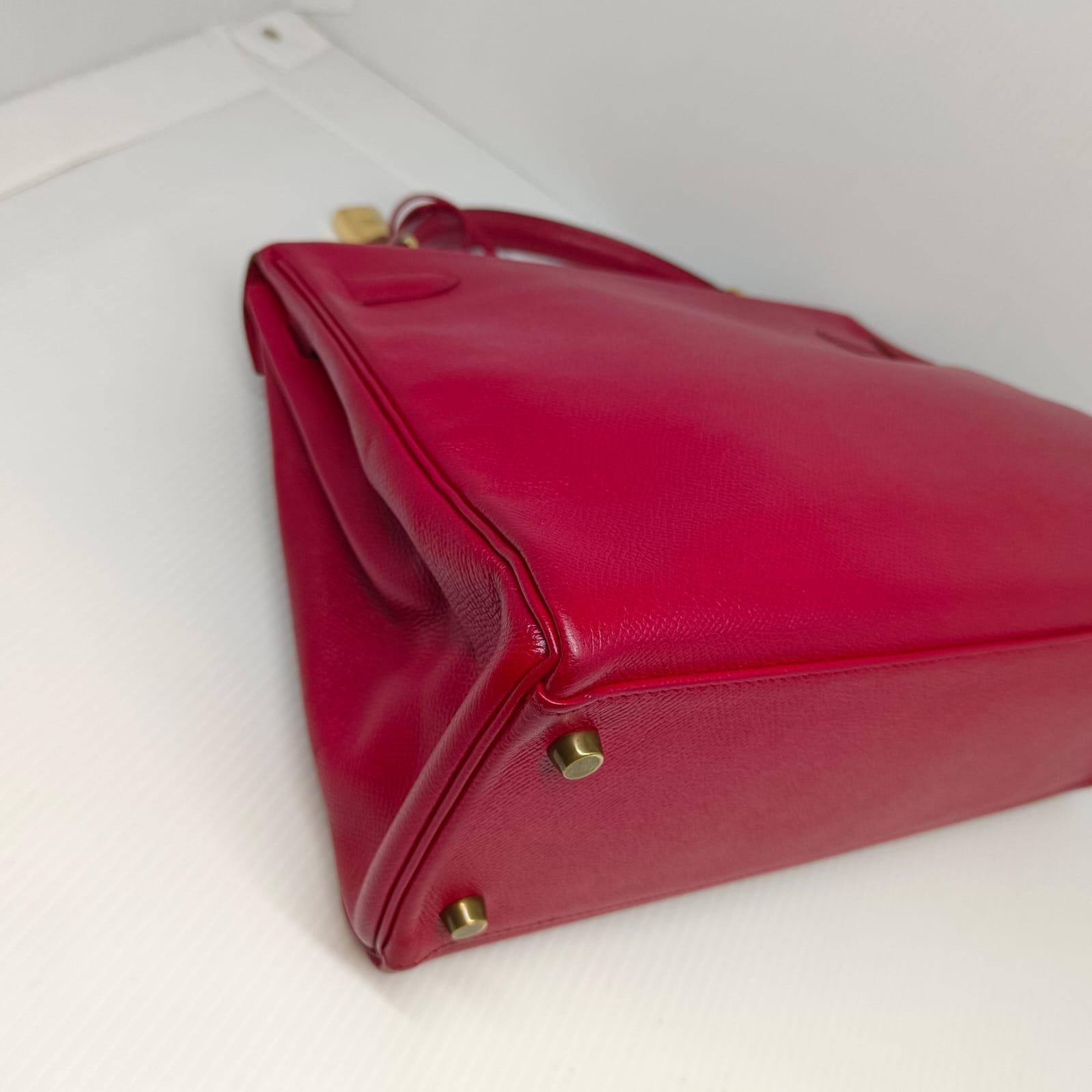 Vintage kelly 32 in rouge casaque like color with gold hardware. Lisse leather is just the vintage leather type for epsom leather. Item has slightly lose its body structure but still in very good condition overall. Minor tarnishing on the hardware.