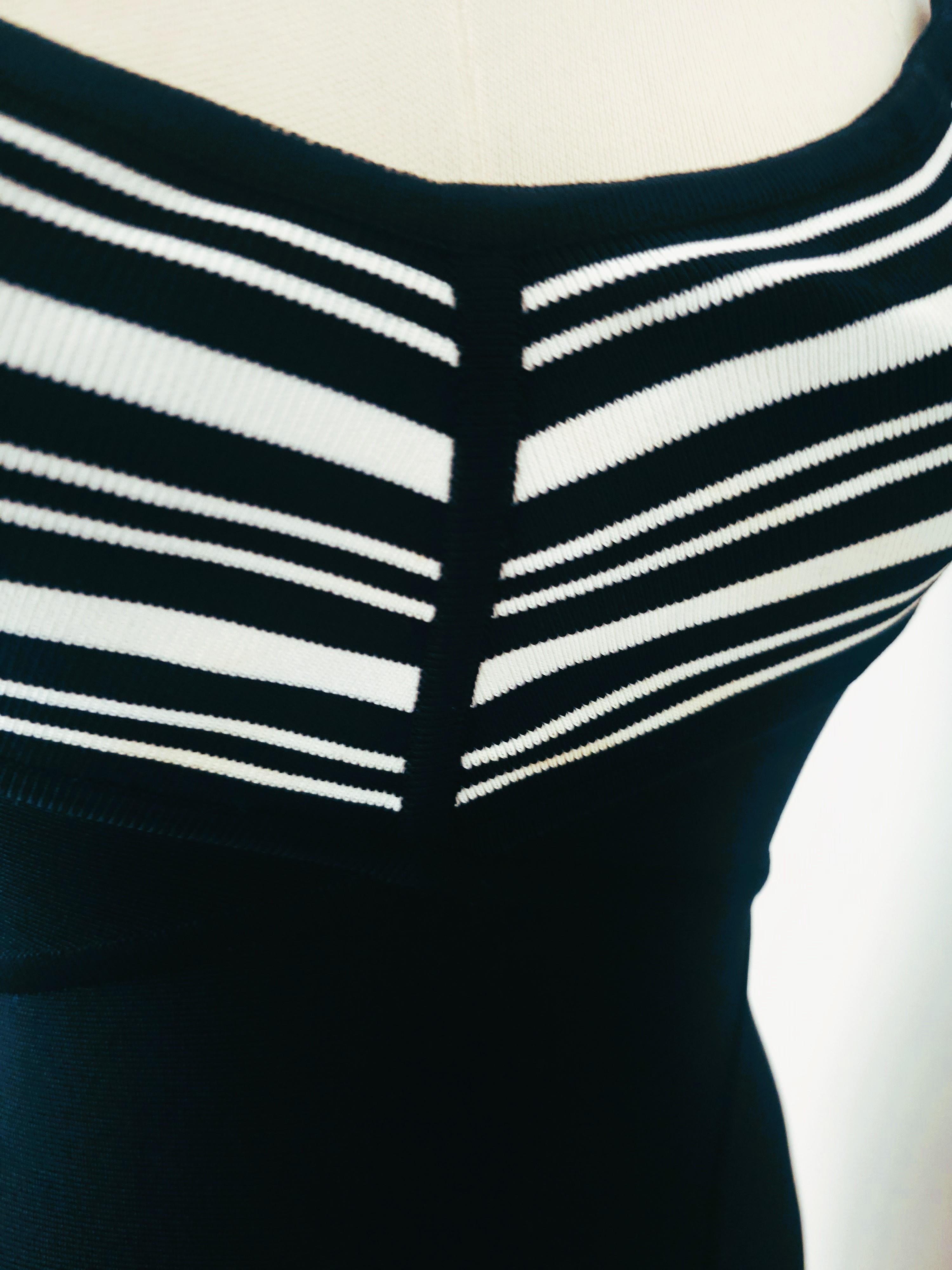 Vintage 1990 Herve Léger Robe bandage rayée noir et blanc en vente 2