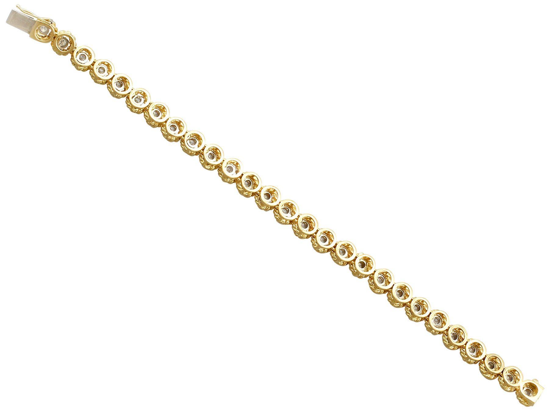 Vintage 1990s Italian 3.78 Carat Diamond Yellow Gold Bracelet In Excellent Condition In Jesmond, Newcastle Upon Tyne