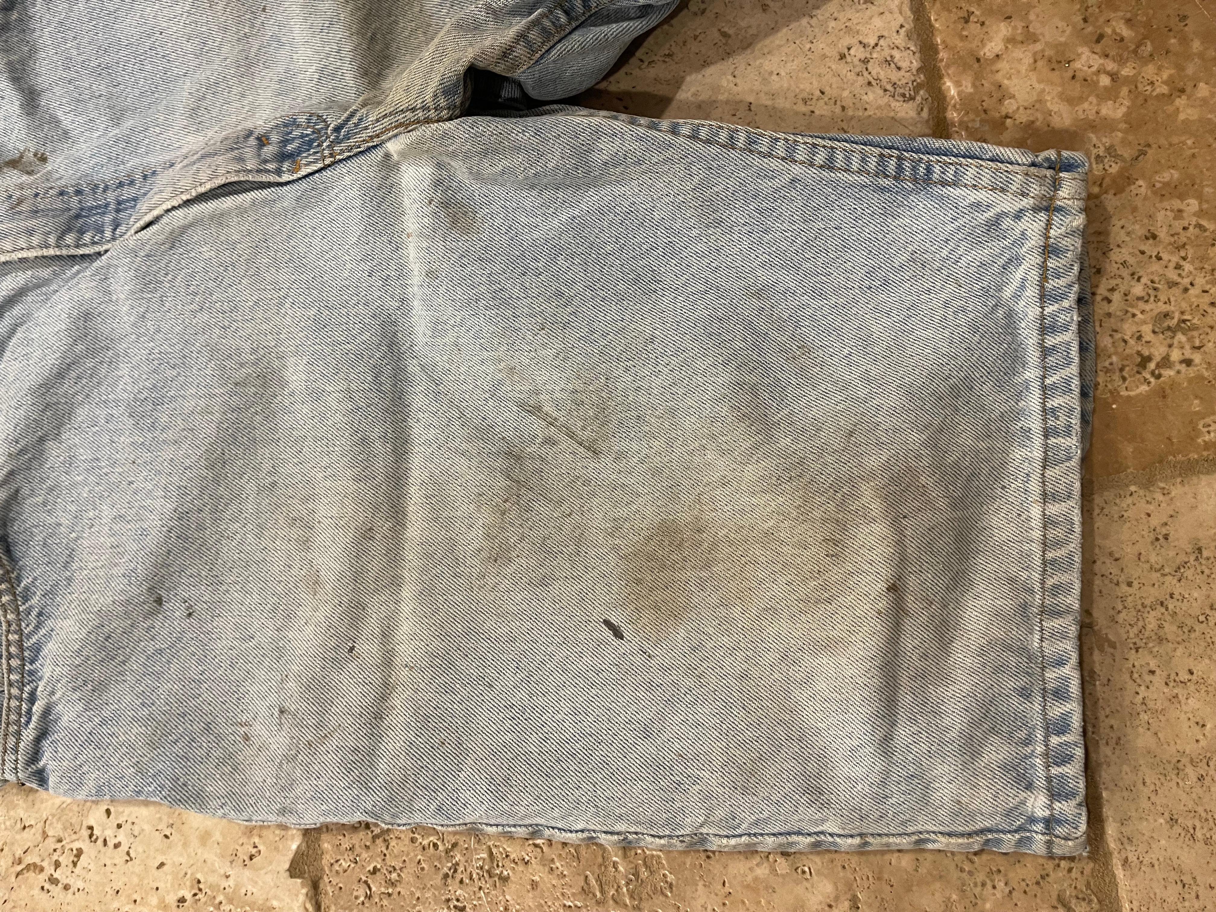 Gray Vintage 1990s Levi’s Light Blue Wash Denim 550 Shorts For Sale