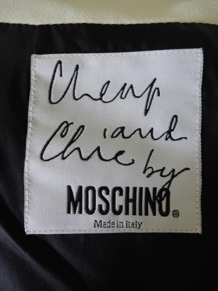 Vintage 1990er Moschino Schwarzer und weißer Blazer mit Crop-Kragenverschluss  im Angebot 4