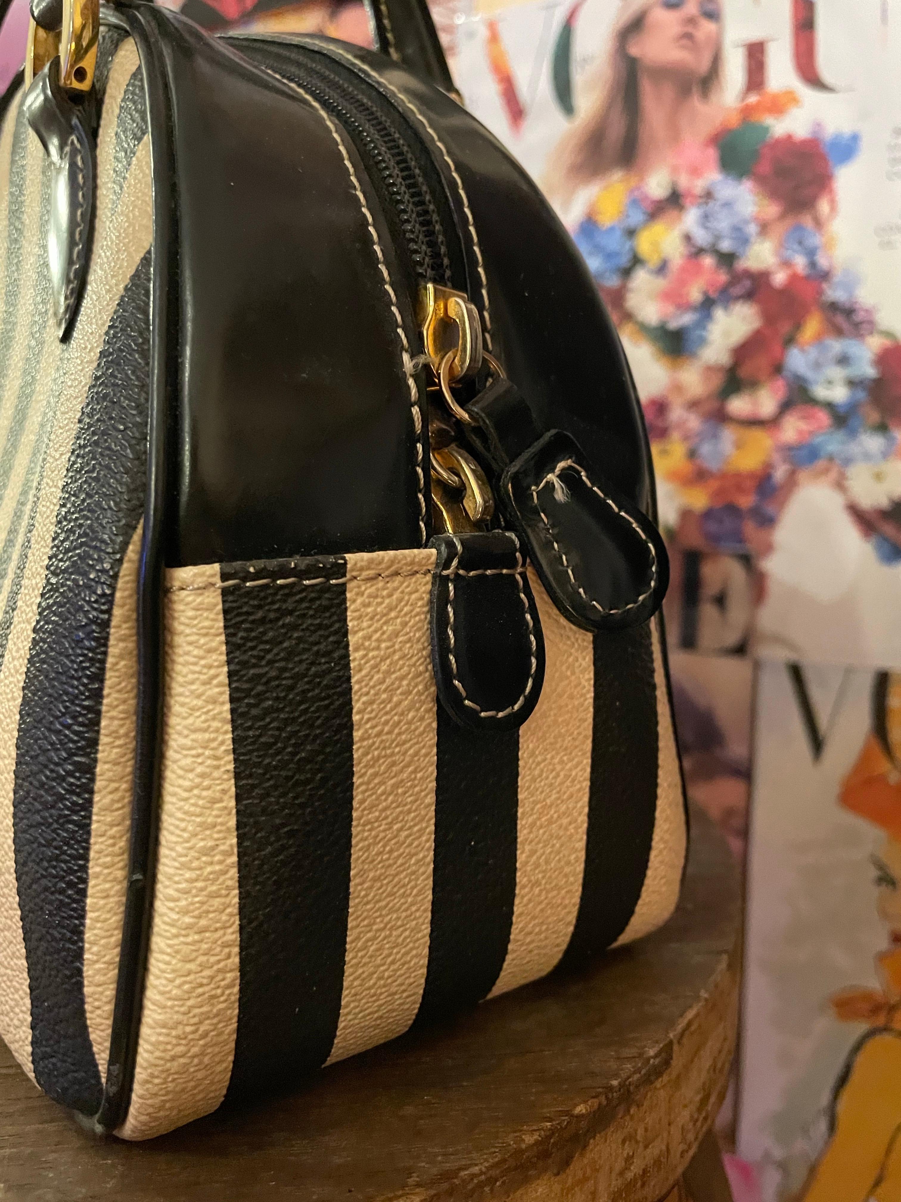 Vintage 1990s Moschino by redwall bowling bag For Sale 2