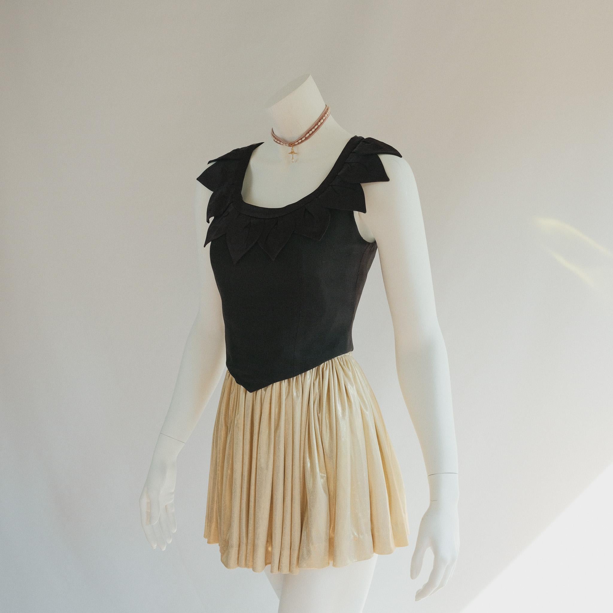 Moschino Cheap and Chic Petals Black Corset Top Vintage 1990s   In Good Condition In Berlin, DE