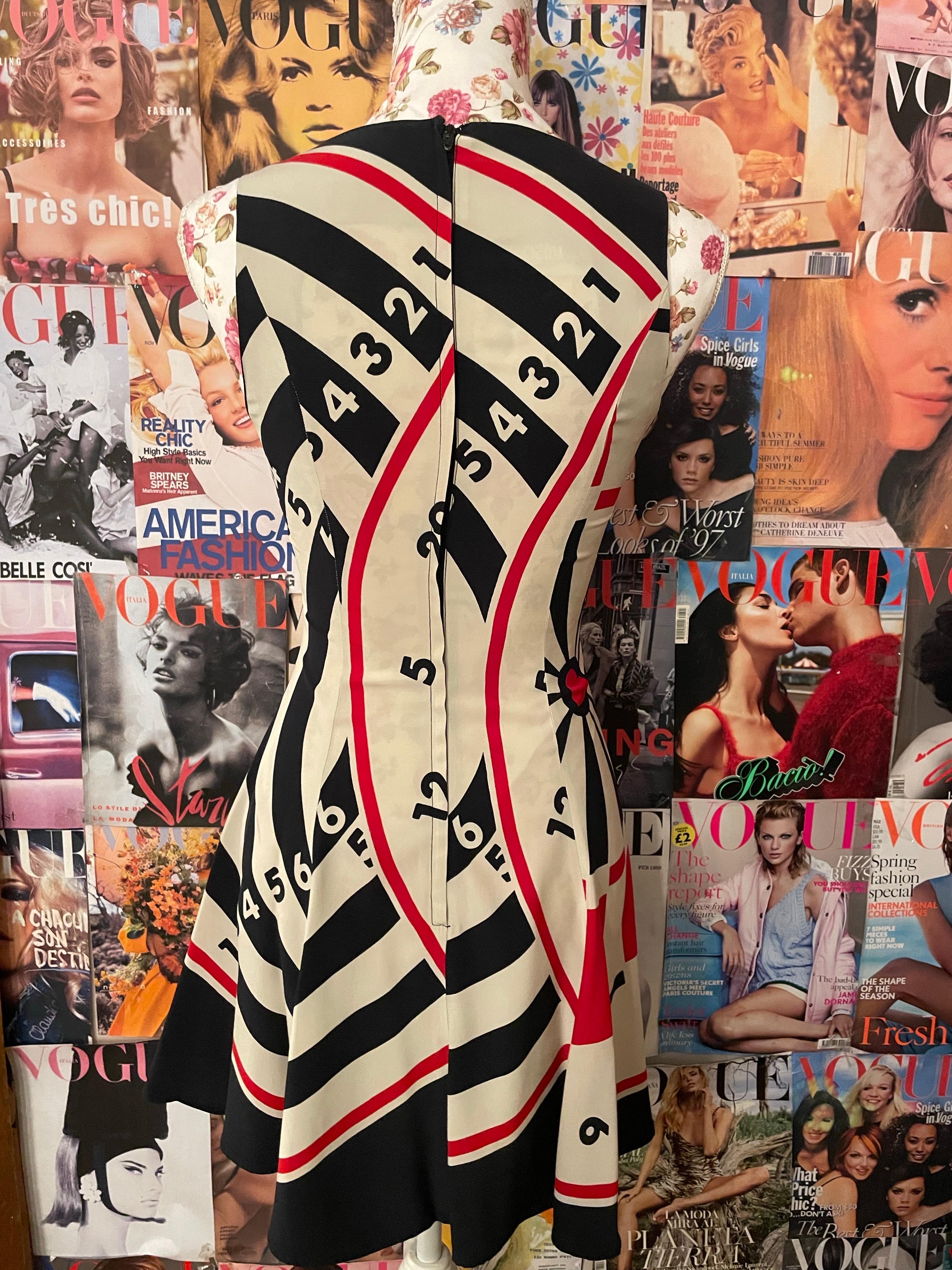 Vintage 1990s Moschino Cheap & Chic dartboard dress In Good Condition In LAGNY-SUR-MARNE, FR