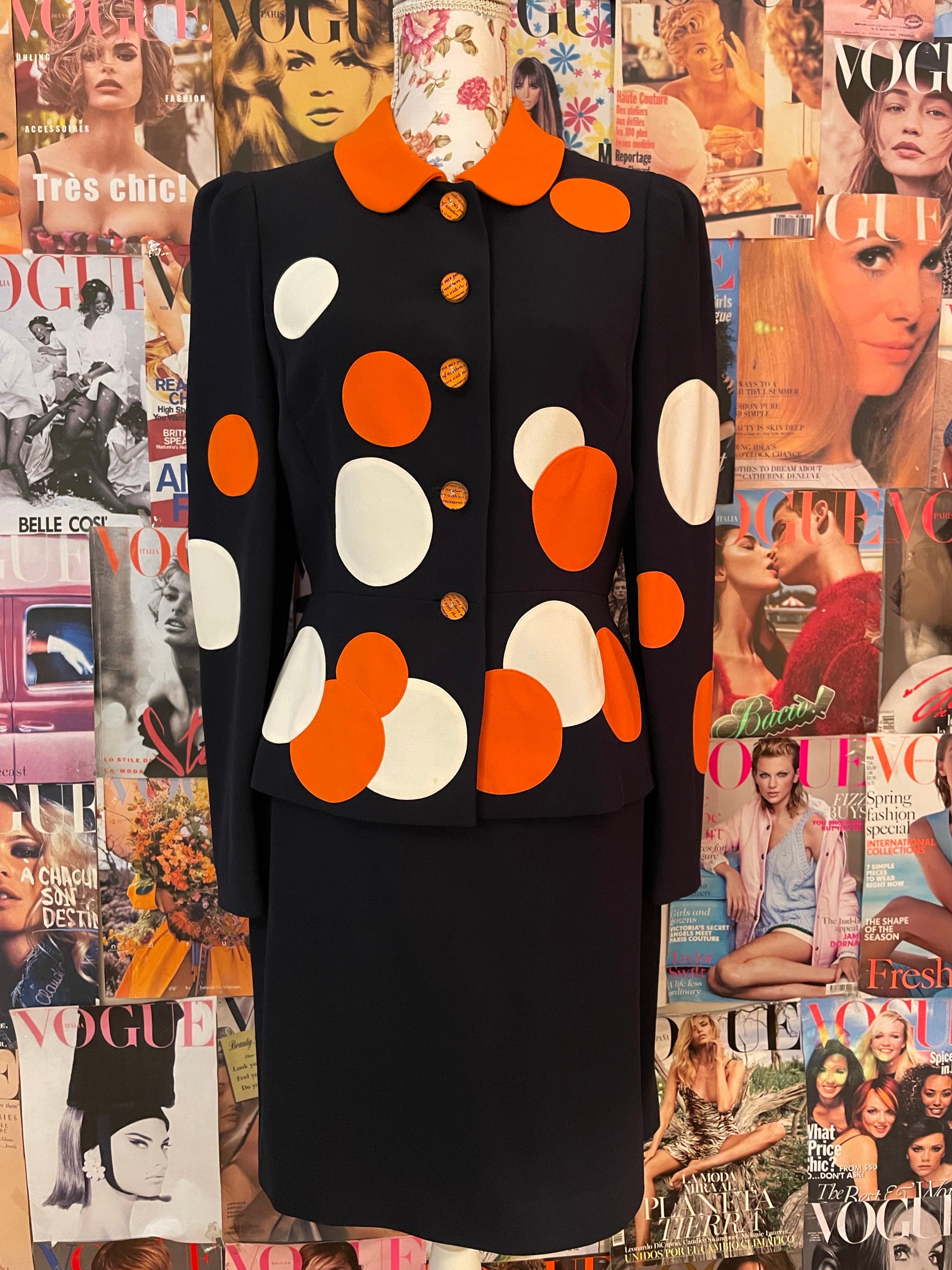 Vintage 1990s polka dot suit ( jacket and skirt) by Moschino Cheap&Chic, orange and navy version of the one seen on Fran fine on the hit sitcom the Nanny, In perfect condition. 56% Rayon 46% Acetate.

Sizes :
Fr 40
It 44
US 10
UK 12


Measurments