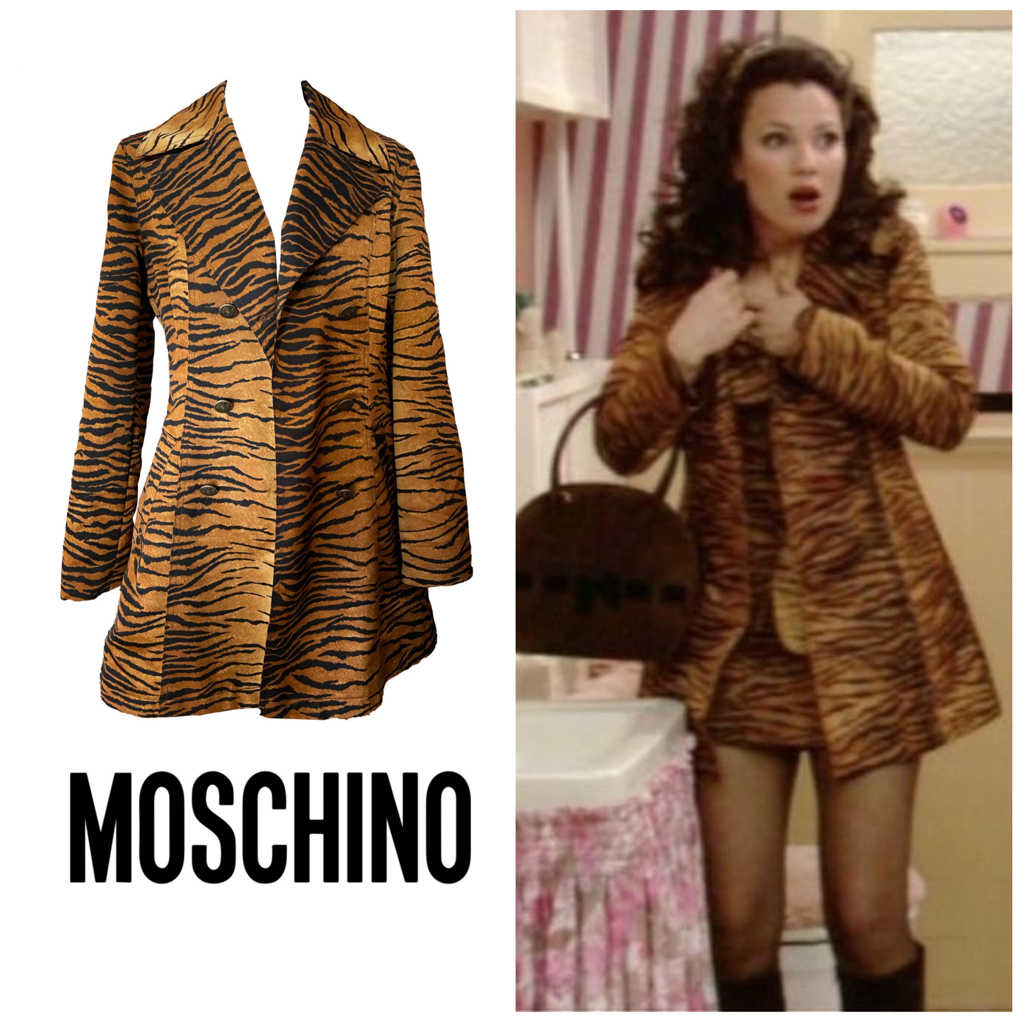 One of a kind  1990s vintage tiger print trench coat by Moschino in perfect condition, like brand new, worn by the one and only Fran fine on the Nanny sitcom. 

Sizes 

FR 38
I 42
UK 12
US 8

Measurements flat :

Shoulders 40 cm 
Armpits 44 cm
Waist