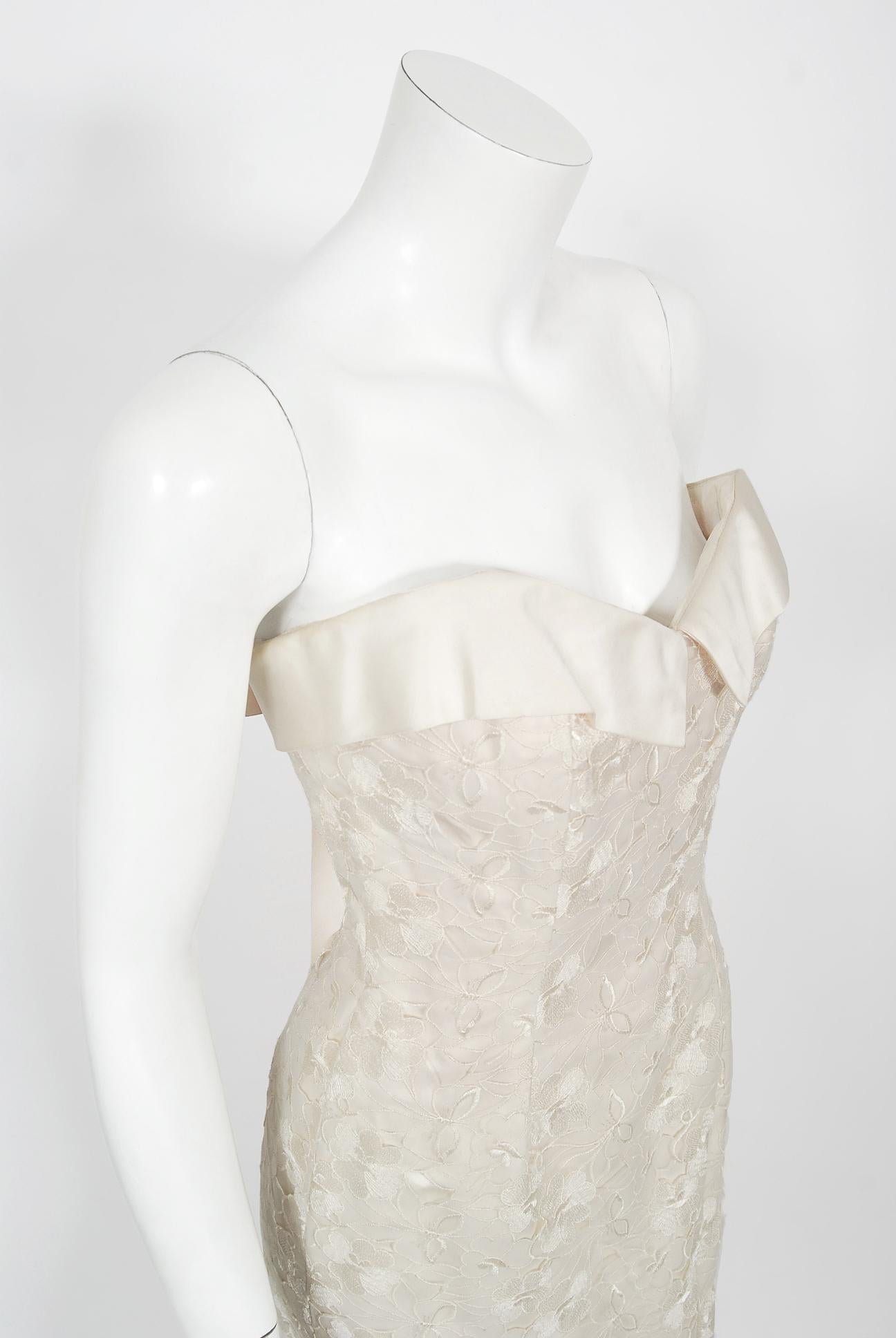 Vintage 1990er Nolan Miller Couture Elfenbeinfarbenes trägerloses Meerjungfrauenkleid aus bestickter Seide im Angebot 2