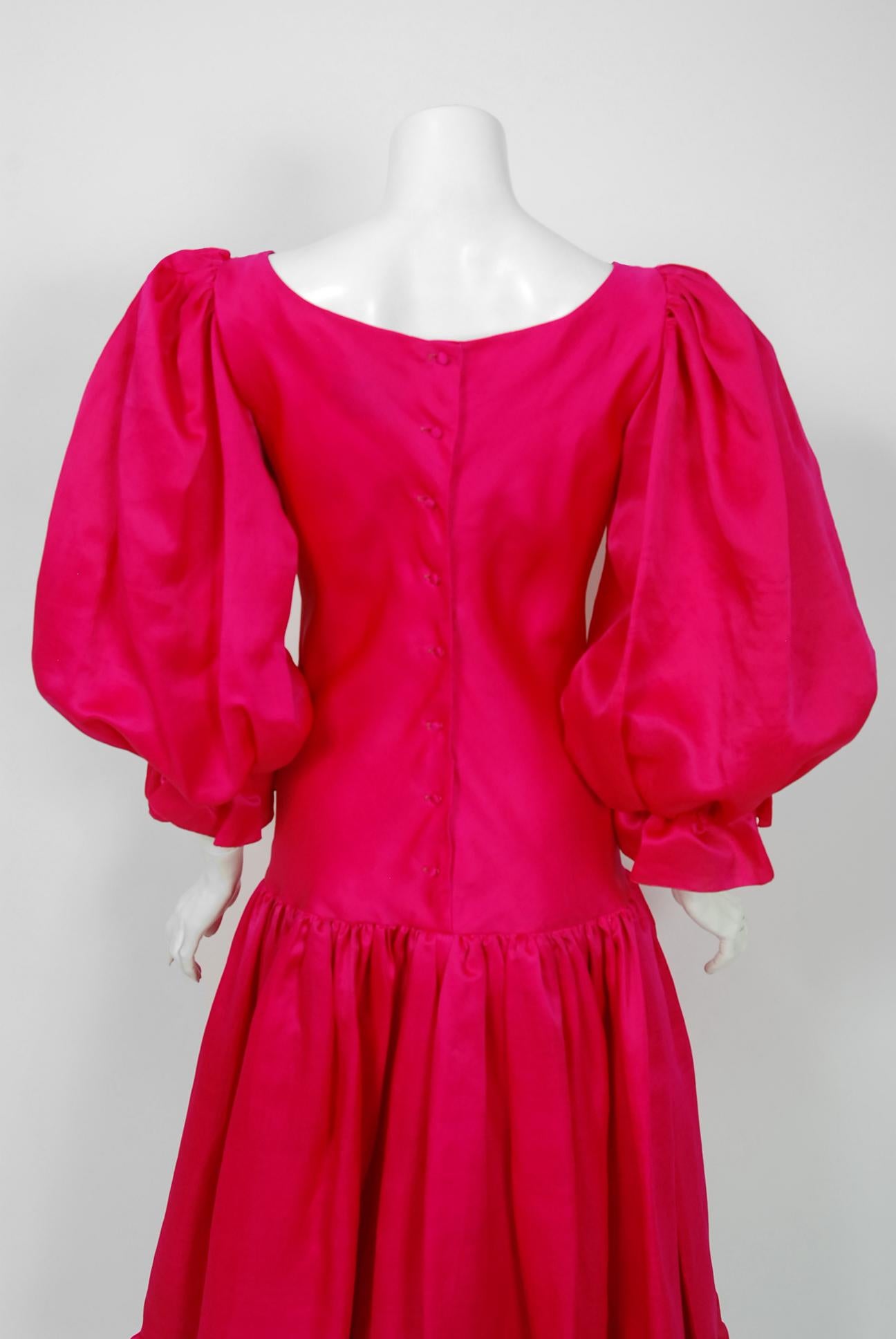 Vintage 1990's Oscar de la Renta Pink Silk Puff-Sleeve Voluminous Ruffle Dress In Good Condition In Beverly Hills, CA