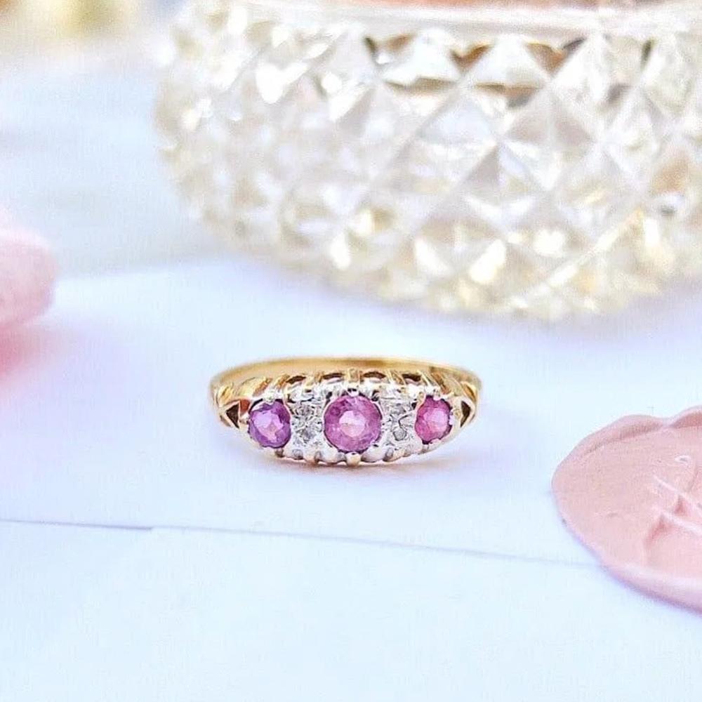 Vintage 1990er Pink Sapphire Diamond 9ct Gold Ring (Rundschliff) im Angebot