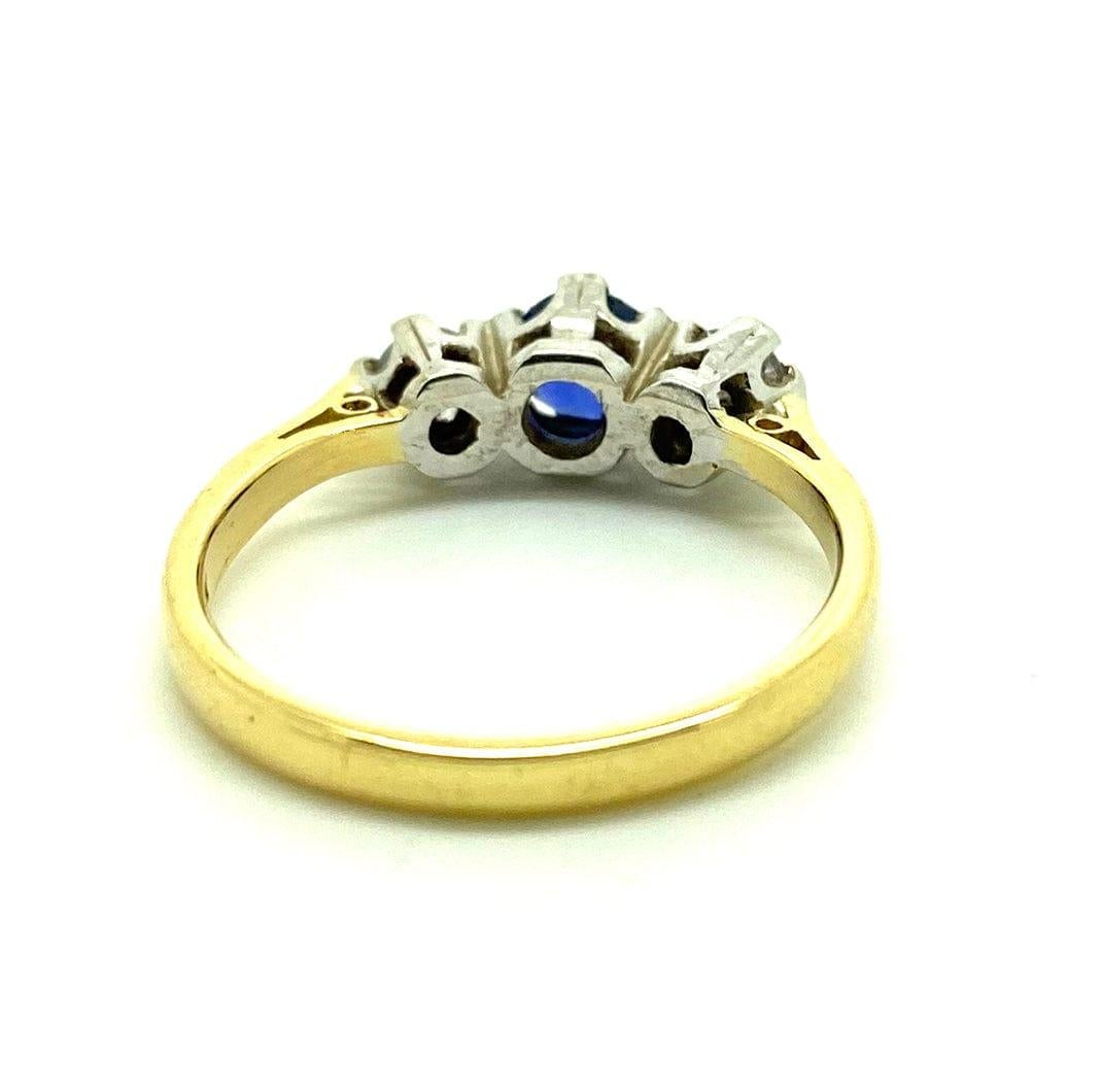 Vintage 1990s Sapphire and Diamond 18 Carat Gold Ring In Excellent Condition For Sale In London, GB