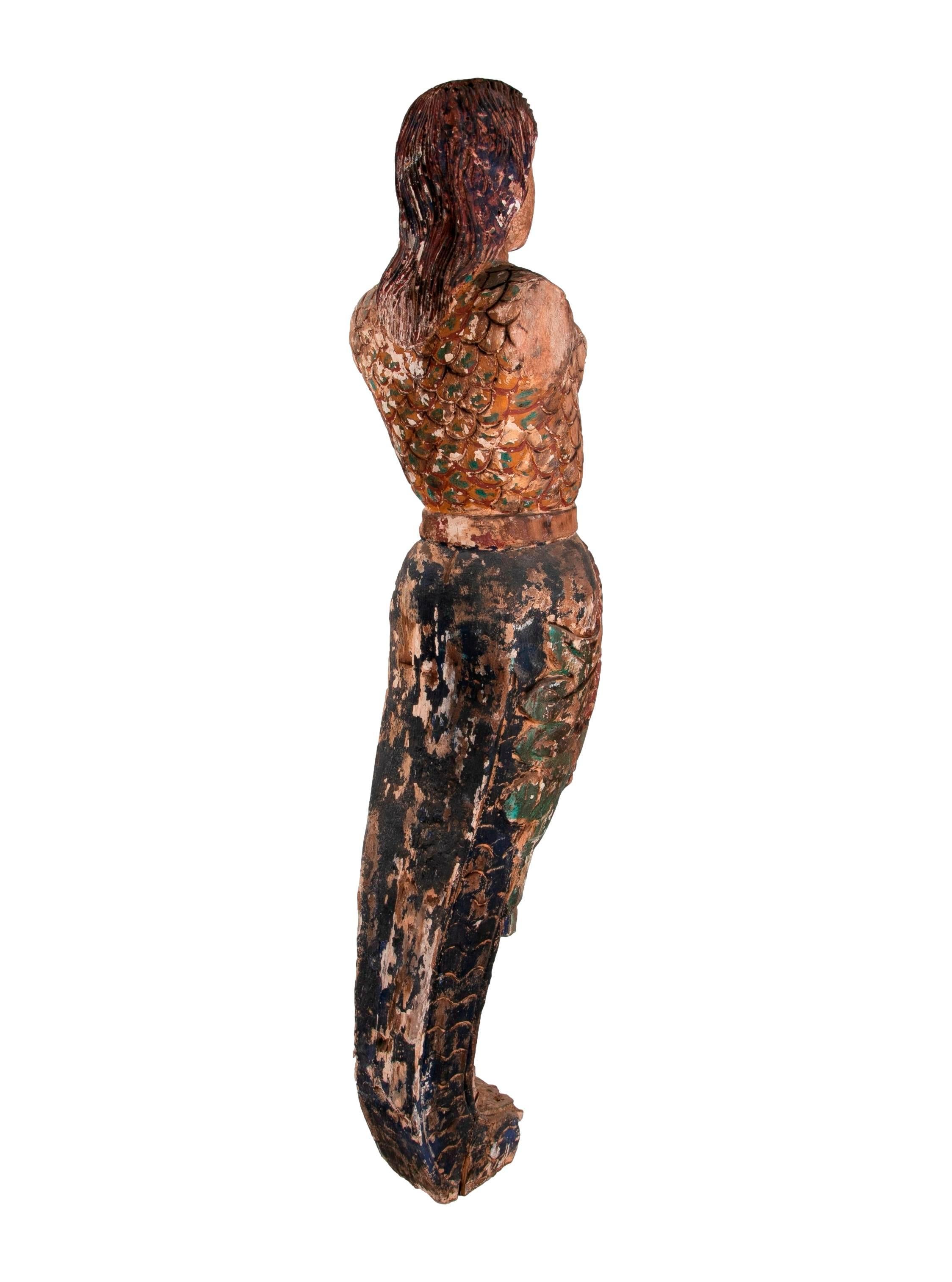 Vintage 1990s Spanisch Hand geschnitzt Holz bemalt Meerjungfrau Skulptur im Angebot 1