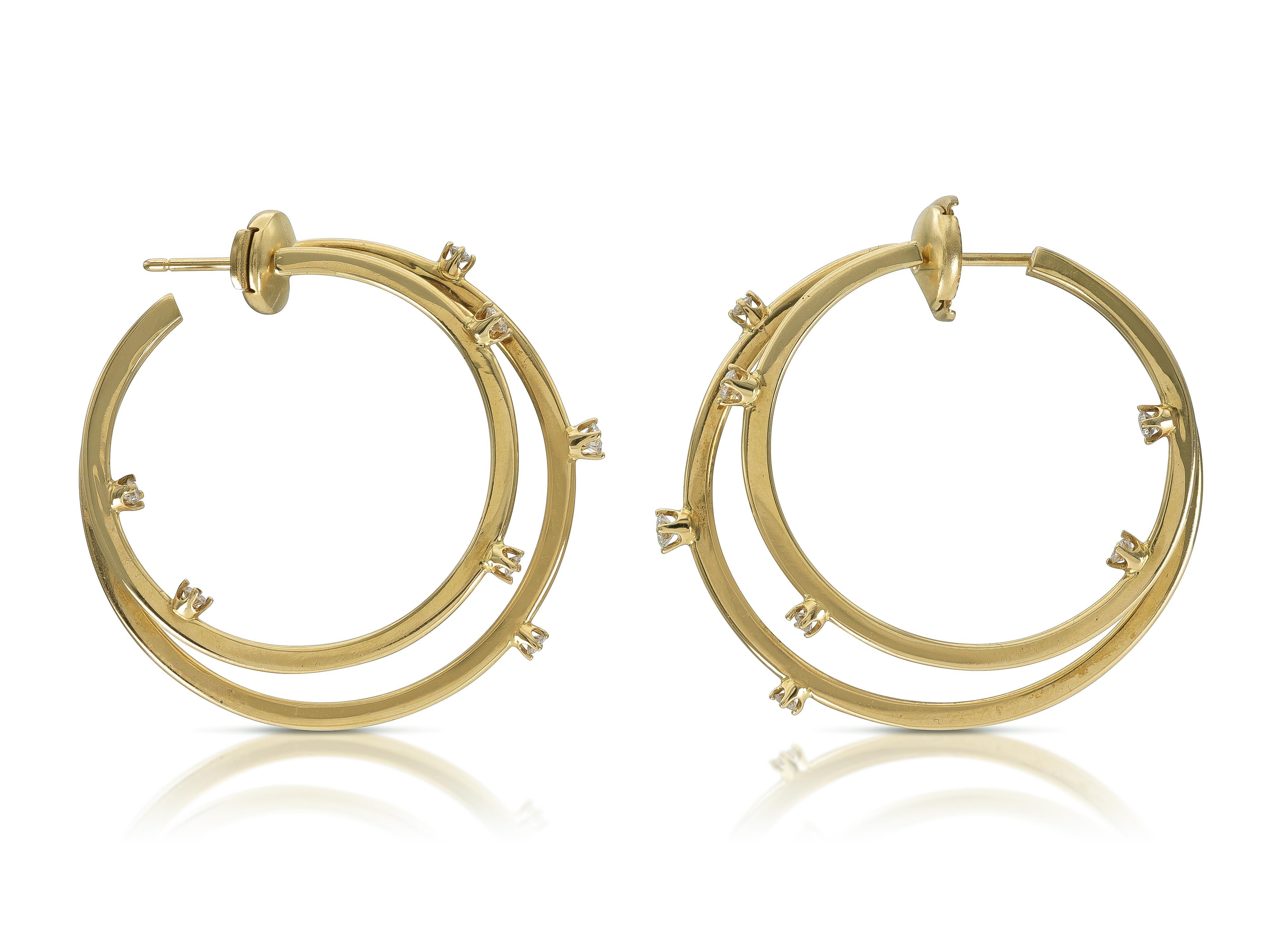 Vintage 1990er Jahre Tiffany & Co. Goldene Doppelringohrringe mit Diamanten (Rundschliff) im Angebot
