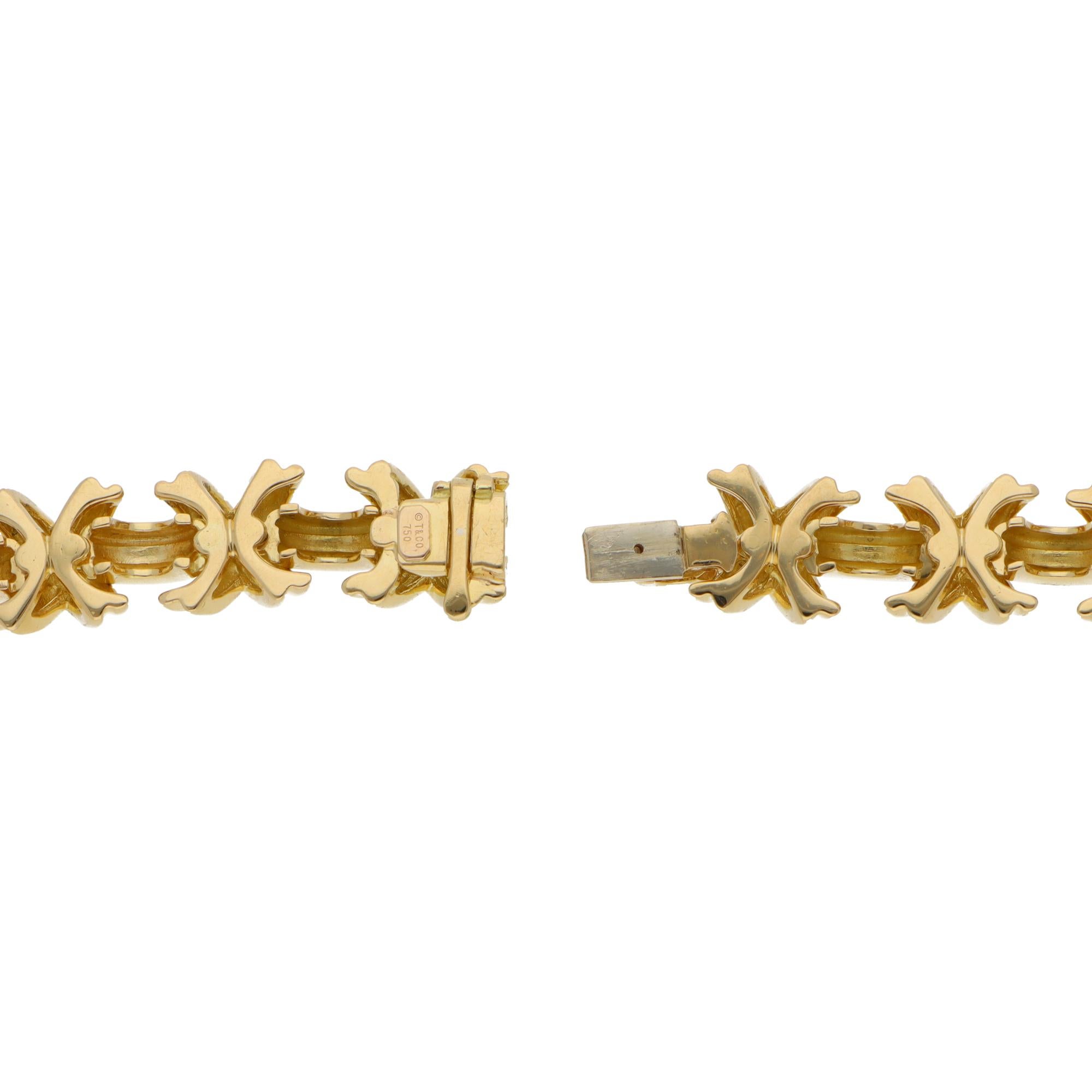 Vintage 1990s Tiffany & Co. Signature X Necklace in Yellow Gold In Excellent Condition For Sale In London, GB