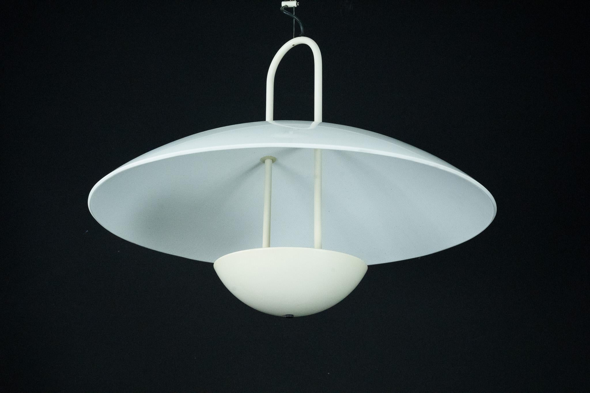 Lampada a sospensione vintage anni '90 di colore bianco con paralume in vetro. Italia in vendita 4