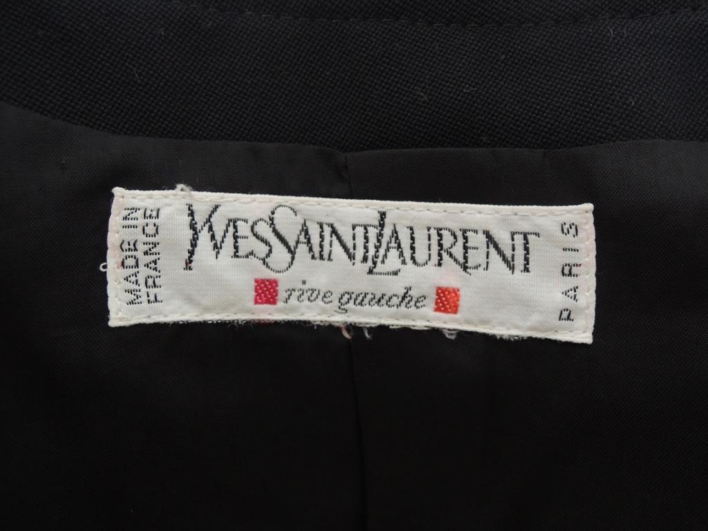 Vintage 1990s Yves Saint Laurent Rive Form Fitting Black Wool Jacket For Sale 4