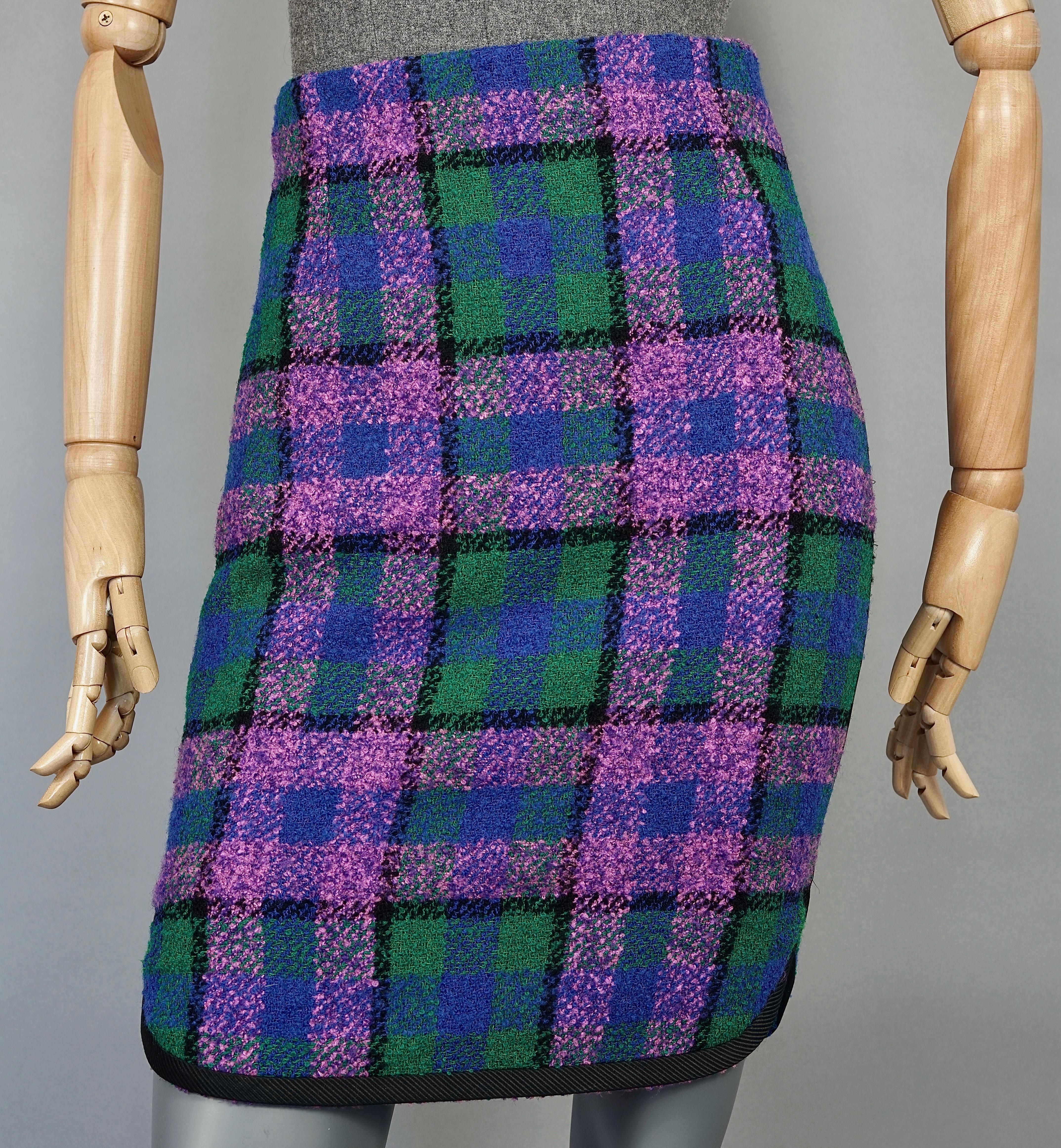 Vintage 1991 A/W GIANNI VERSACE Couture Plaid Tartan Jacket Skirt Suit In Excellent Condition In Kingersheim, Alsace